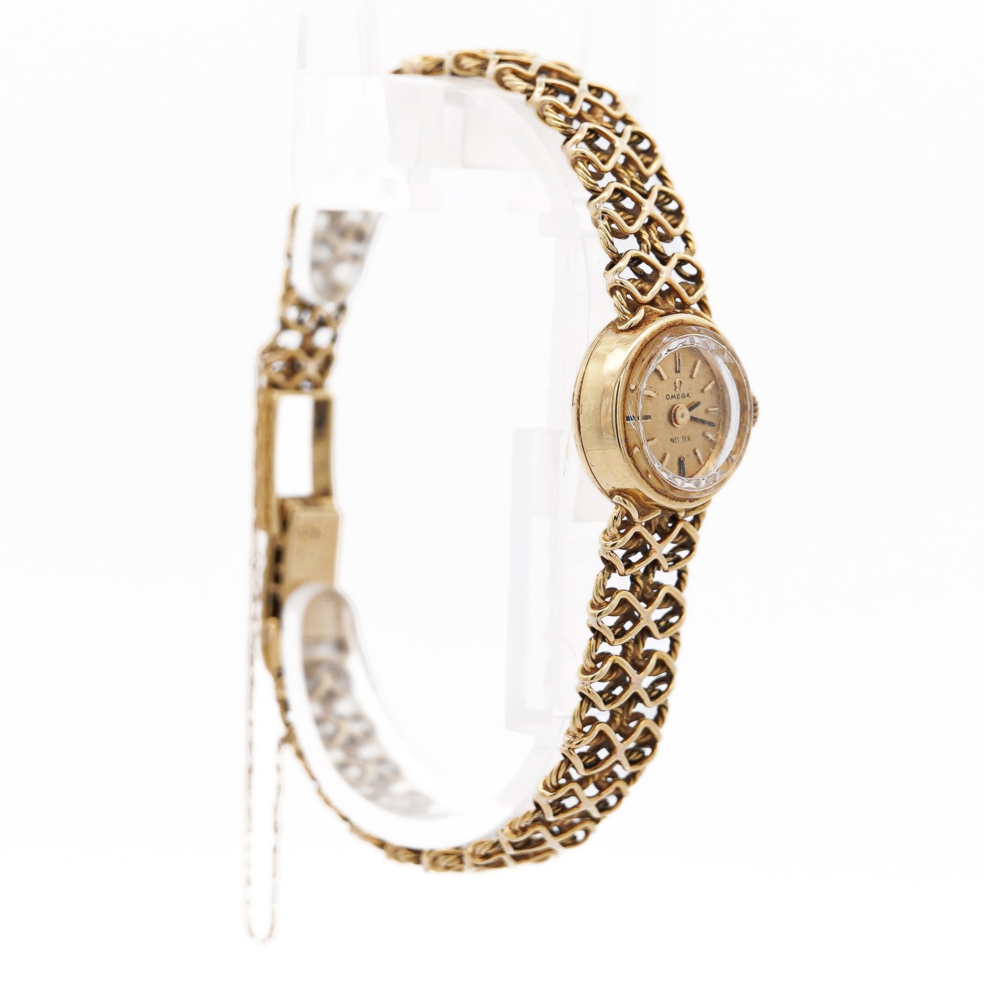 Vintage Damen Omega Uhr in 18K Gold

Diese zeitlose Omega-Uhr im Vintage-Stil ist vollständig aus 18 Karat Gold gefertigt und besticht durch klassische Eleganz und Präzision. Das schlanke 6-Zoll-Armband mit einem Gewicht von 26 Gramm verbindet