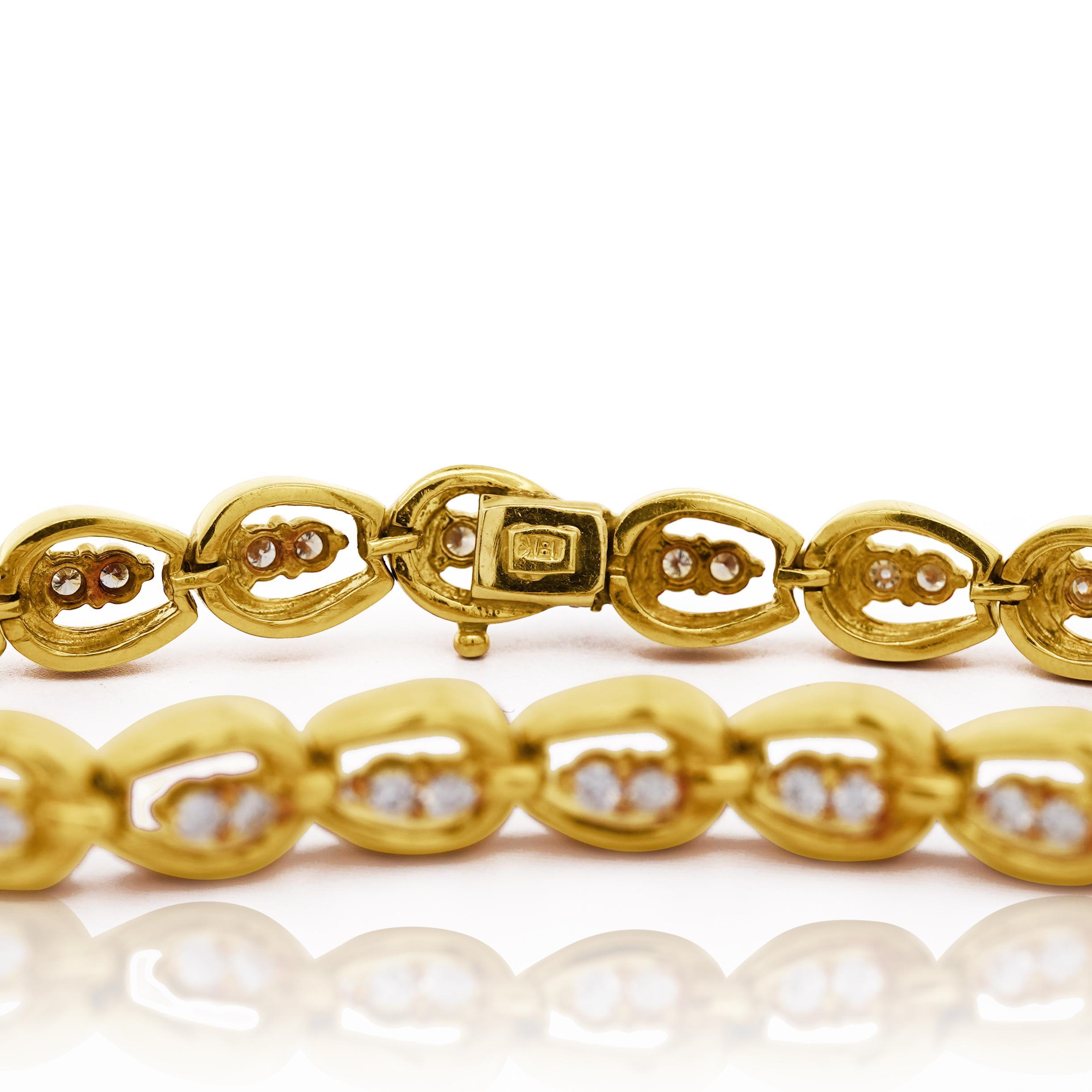 Taille brillant Bracelet Vintage en or 18K à maillons ovales entrelacés et diamants en vente