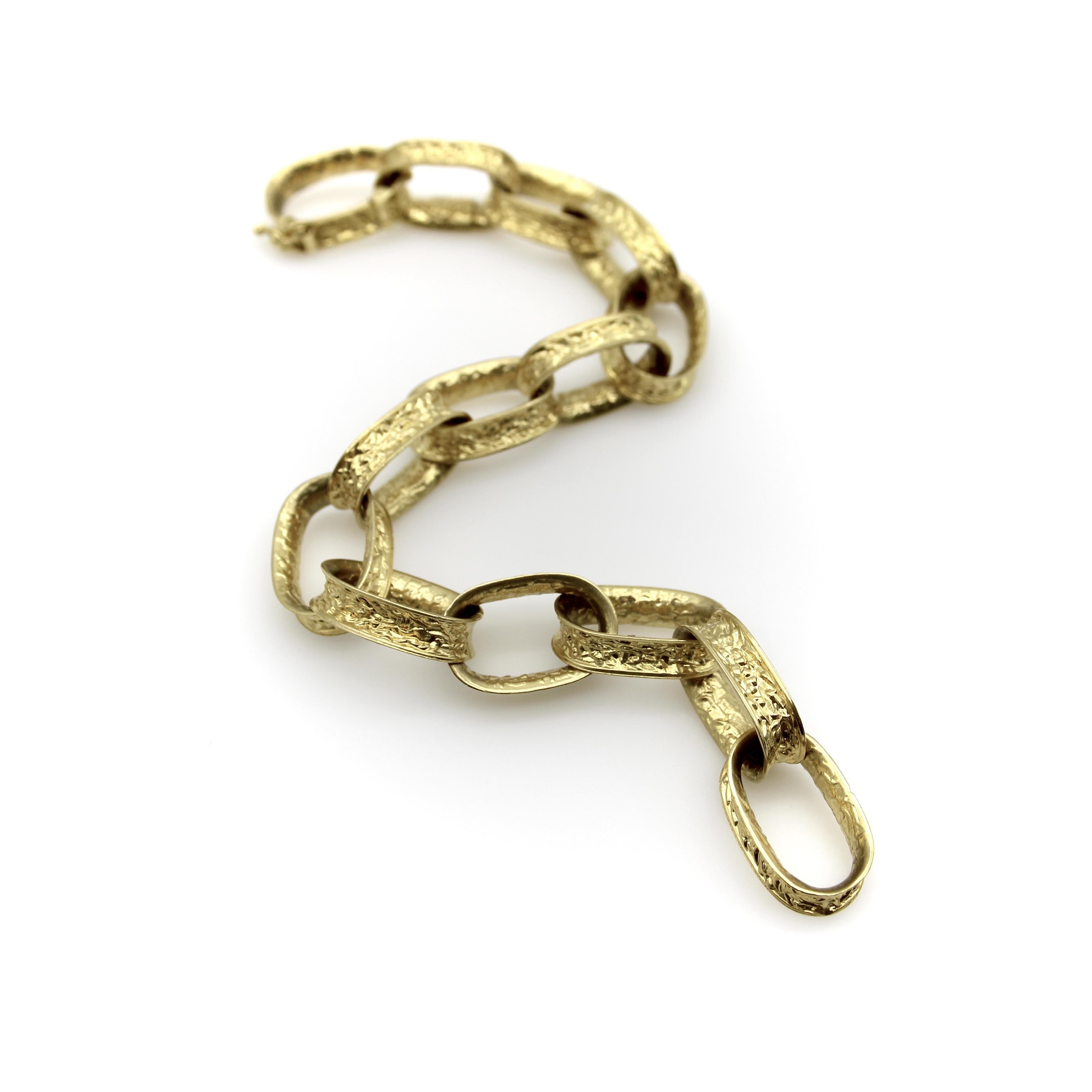 This vintage 18k gold bracelet is reminiscent of childhood paper garlands, but in the most sophisticated sense! The links are oval loops, concave to add even more dimensionality, with an ornate pattern that reads like brocade. The pattern is