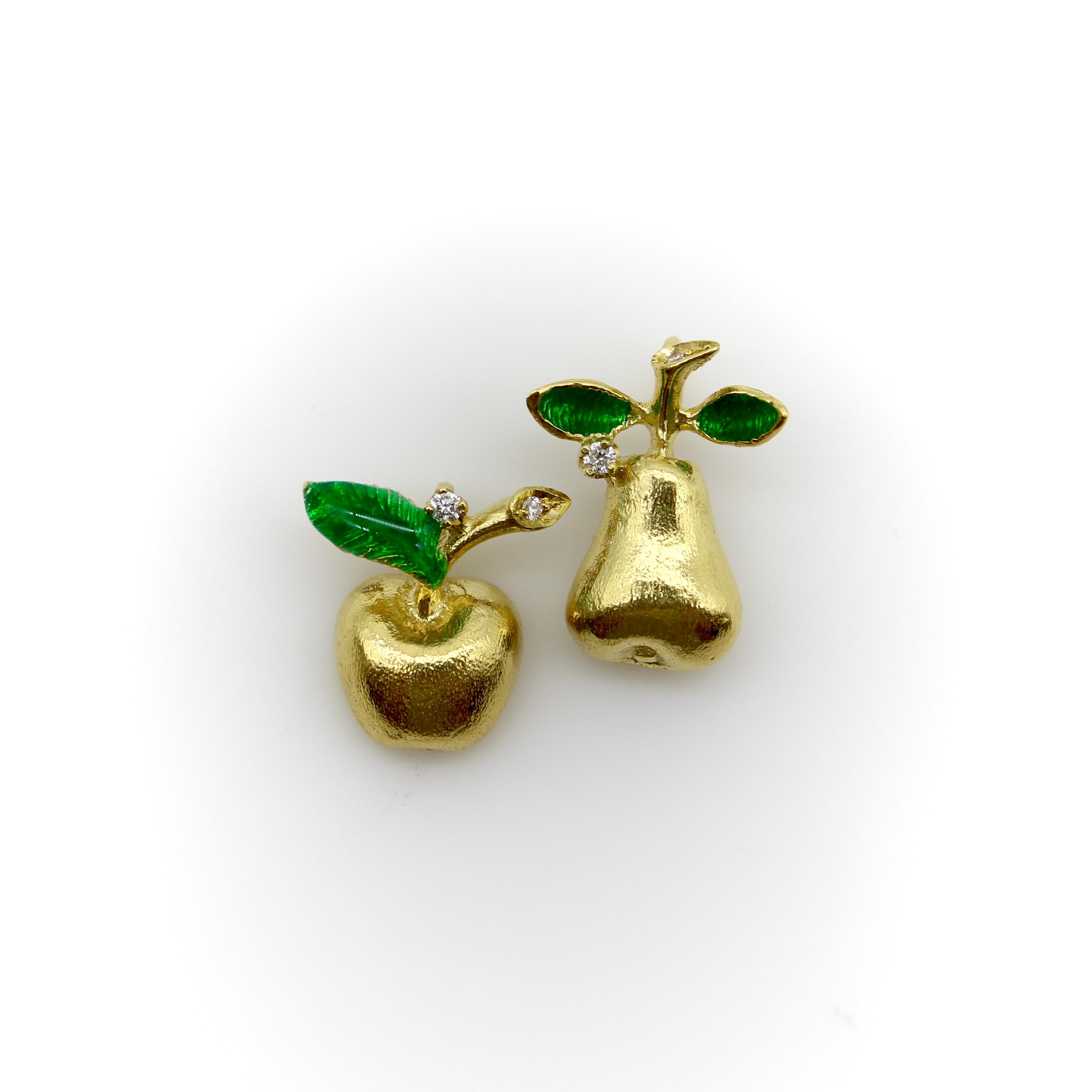 18K Gold Vintage Pear Diamond and Enamel Charm For Sale 2