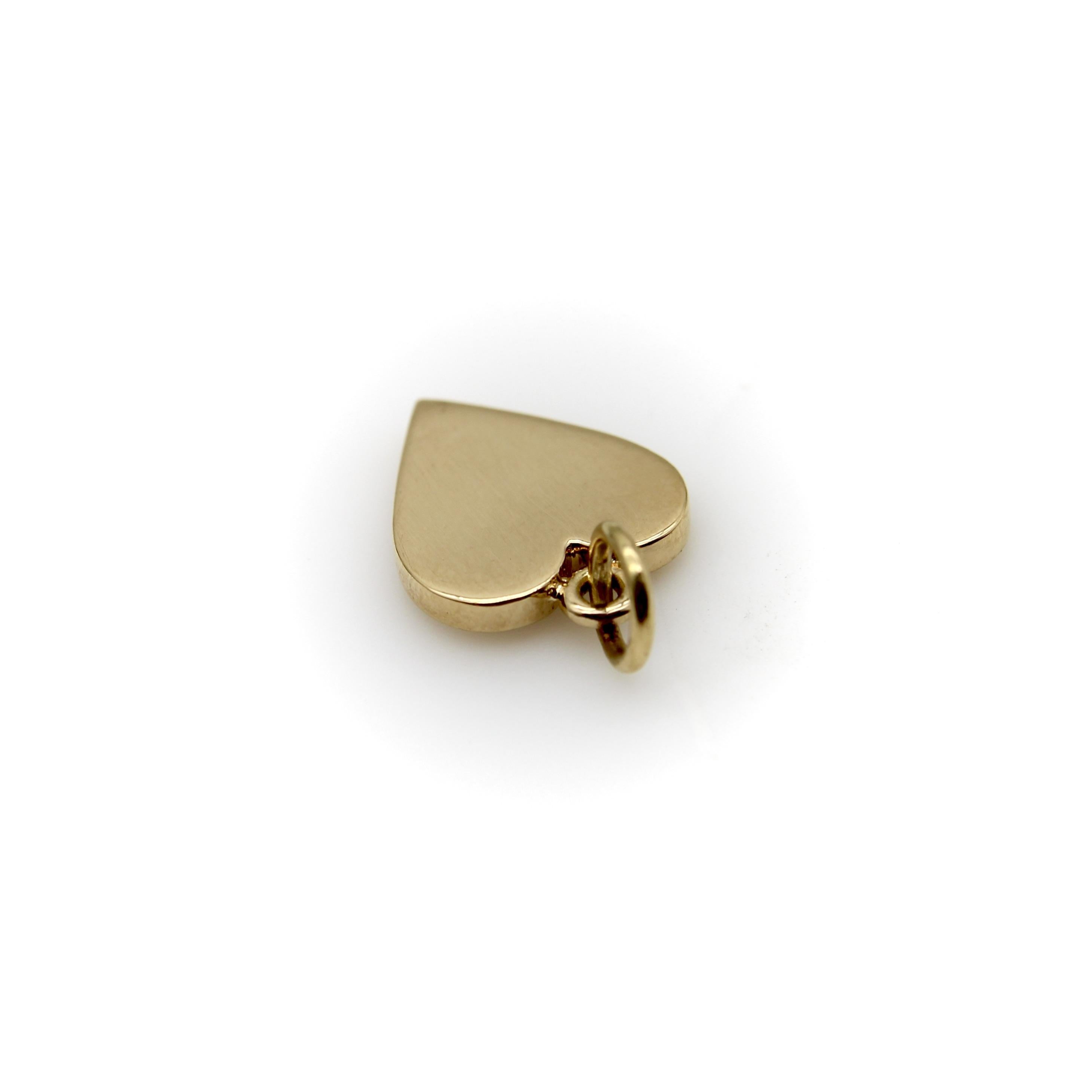 18K Gold Vintage Playing Card Heart Suit Pendant Charm In Excellent Condition For Sale In Venice, CA