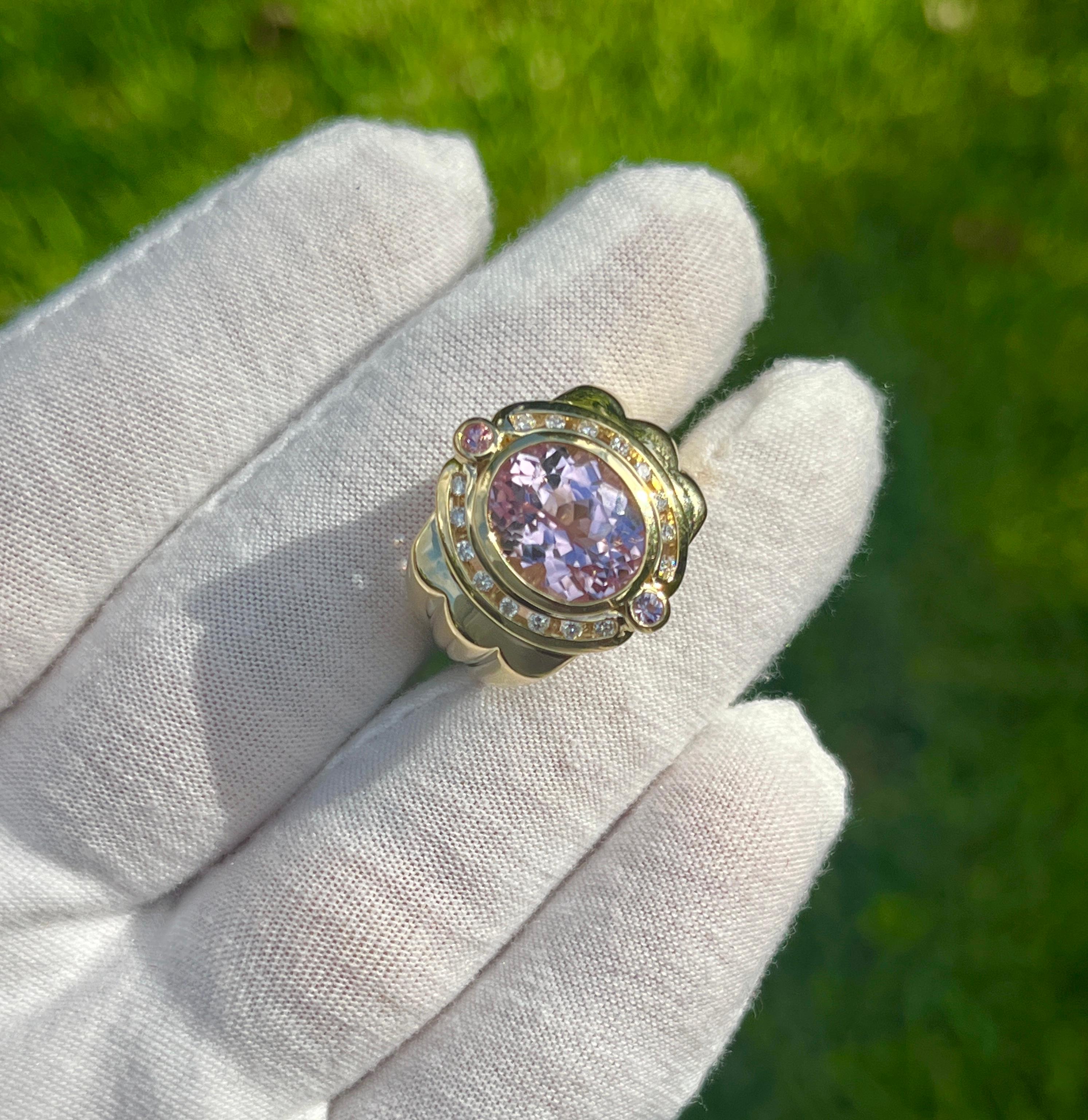 18K Gold Vintage Retro Regal Ring With Pink Kunzite and Diamond Halo For Sale 1