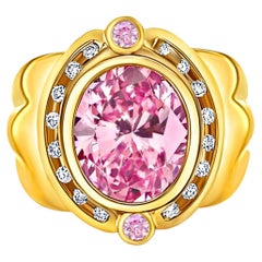 18 Karat Gold Vintage Regaler Retro-Ring mit rosa Kunzit und Diamant-Halo
