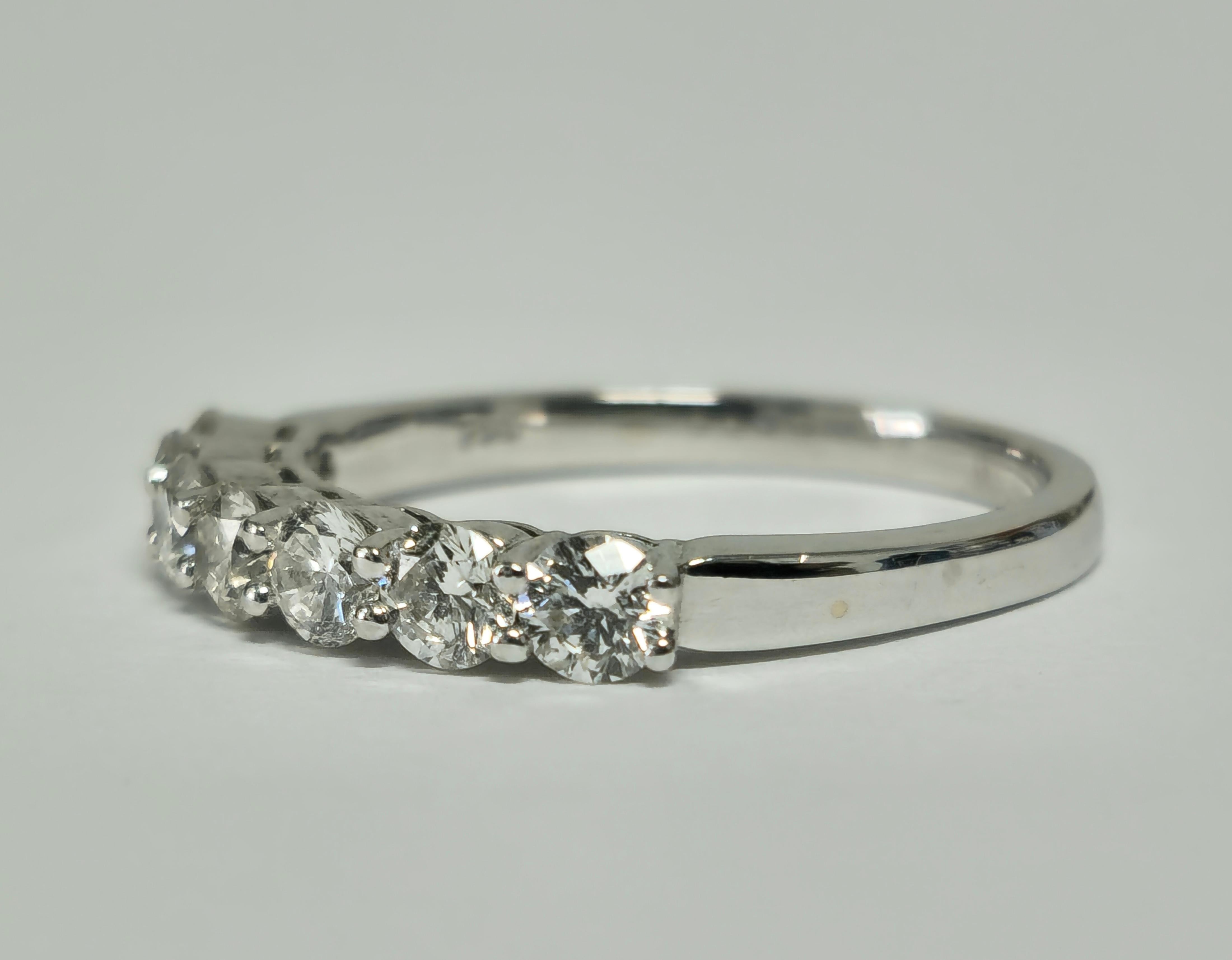 Brilliant Cut 18k Gold, VVS Diamond Engagement Ring For Her. For Sale
