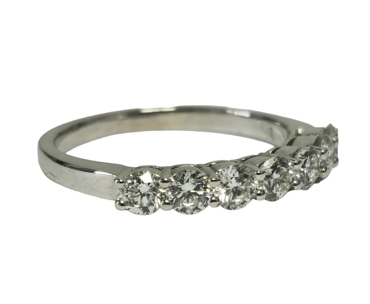 Brilliant Cut 18k Gold, VVS Diamond Engagement Ring For Her. For Sale