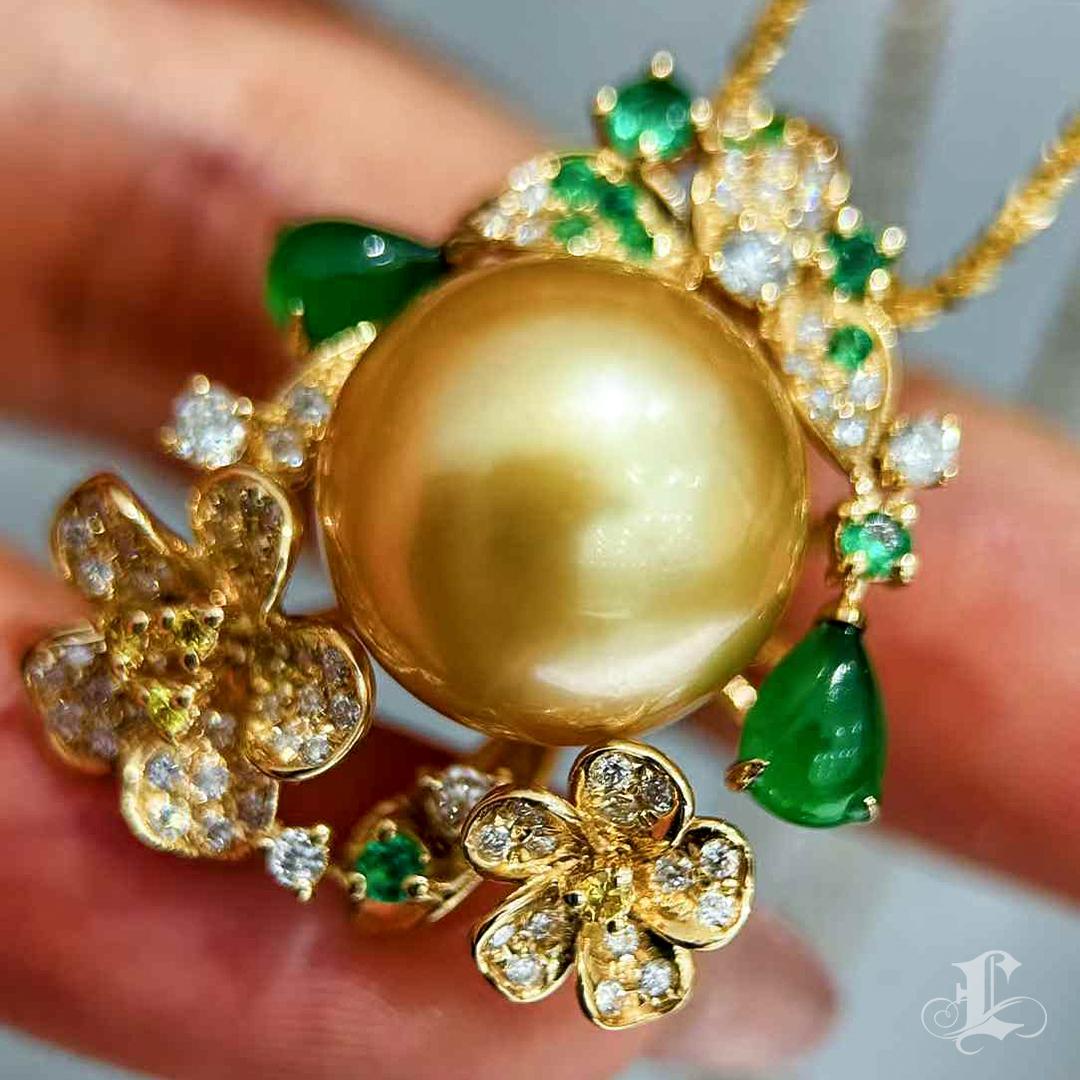 【Jādora】Imperial Garden Golden Pearl & Jade Floral Pendant In New Condition In New York, NY