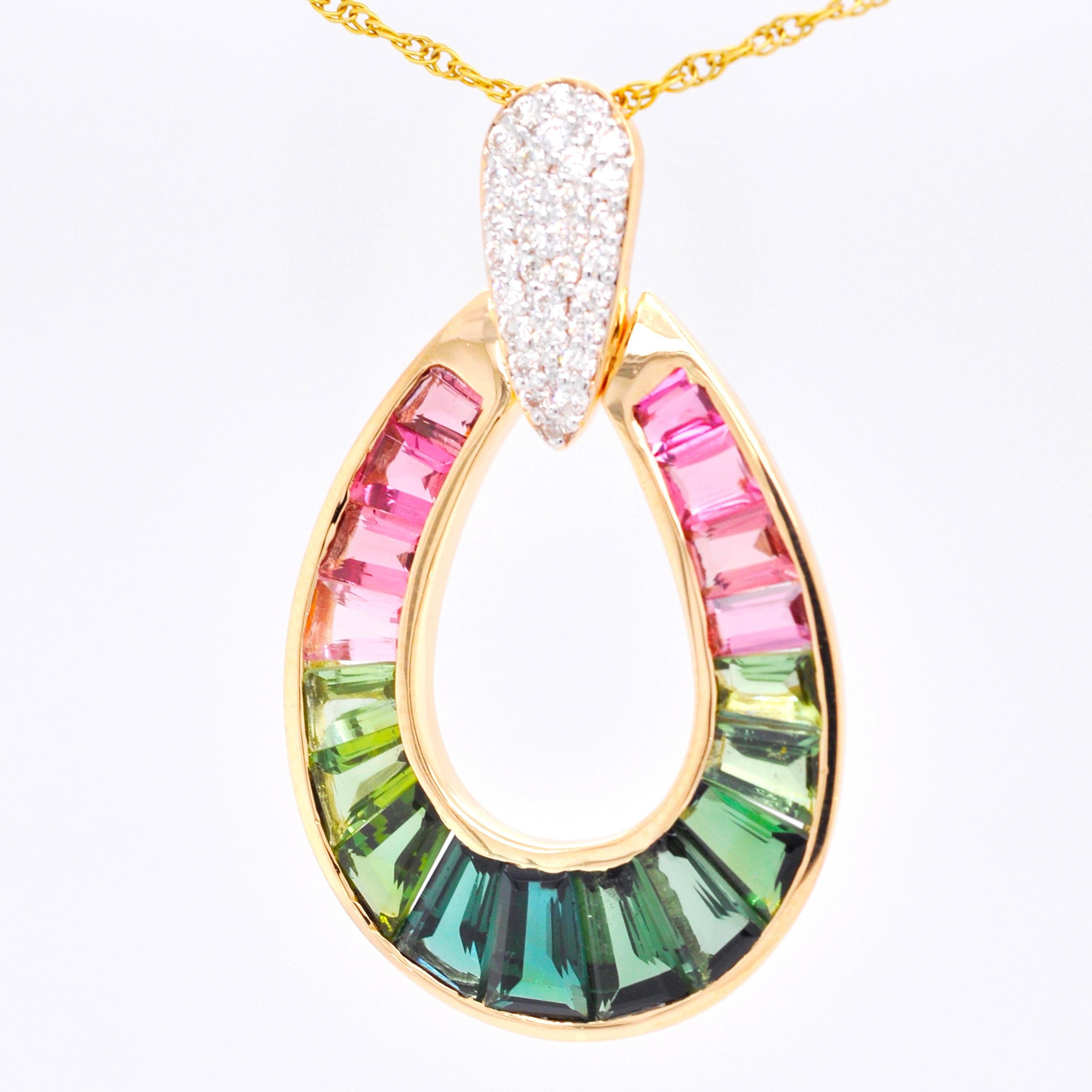 18K Gold Watermelon Tourmaline Raindrop Diamond Pendant Necklace In New Condition In Jaipur, Rajasthan