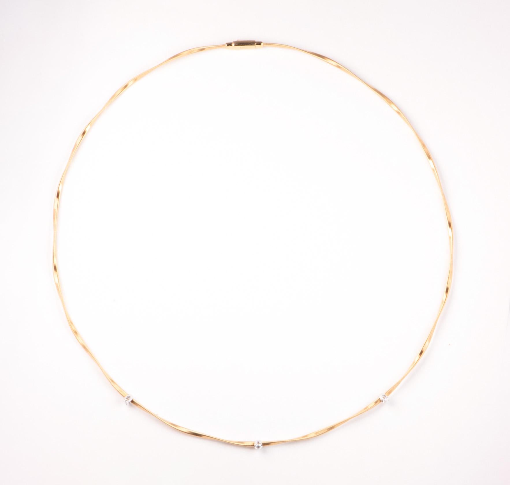 ♥ Collana ondulata in oro massiccio 18K con 3 stazioni di diamanti - chiusura di alta qualità, sarà perfetta indossata da sola o a strati con altre collane
♥ La collana è semi rigida, quindi manterrà sempre una bella forma circolare sul collo,