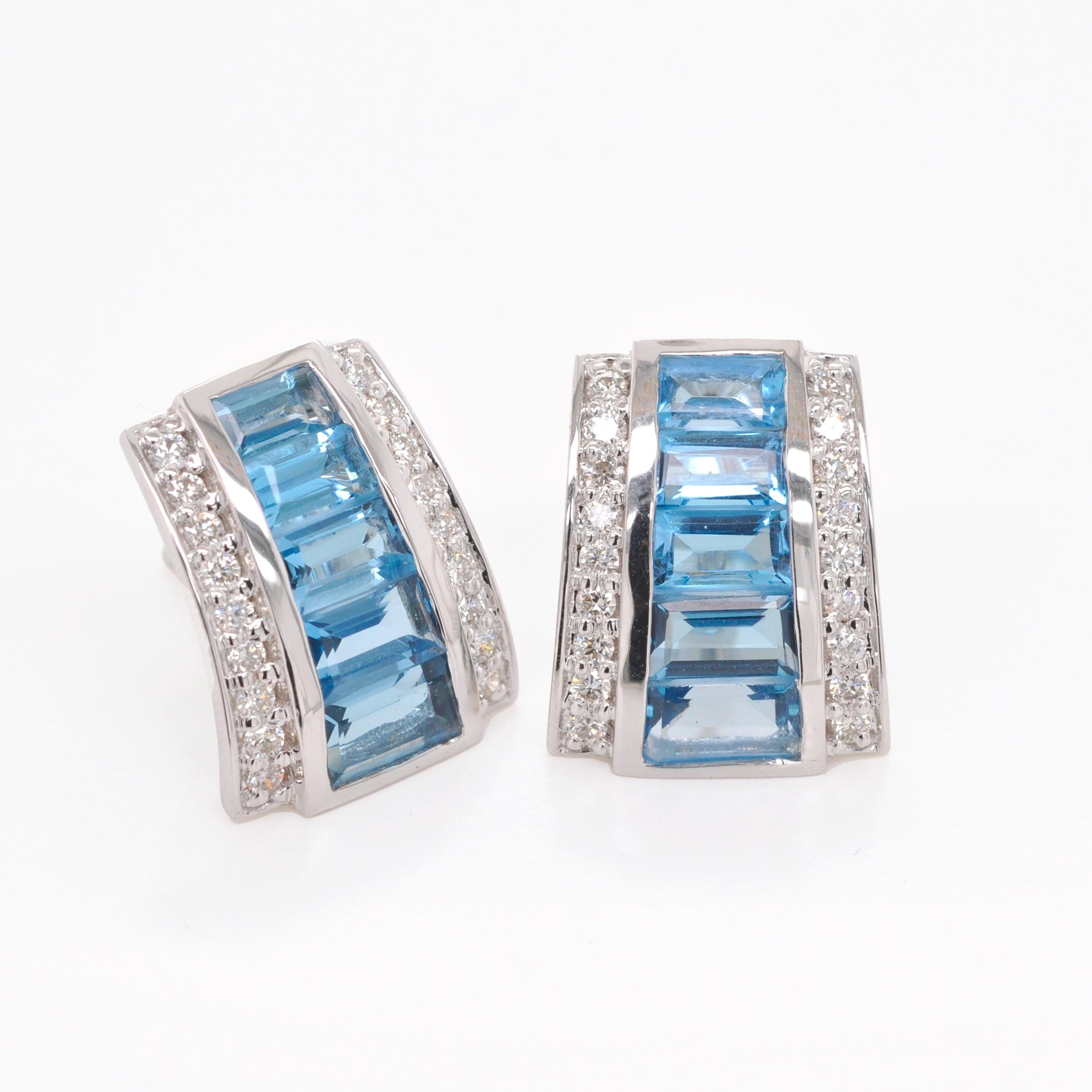 18K Gold White Blue Topaz Channel-set Baguettes Pyramid Diamond Stud Earrings In New Condition For Sale In Jaipur, Rajasthan