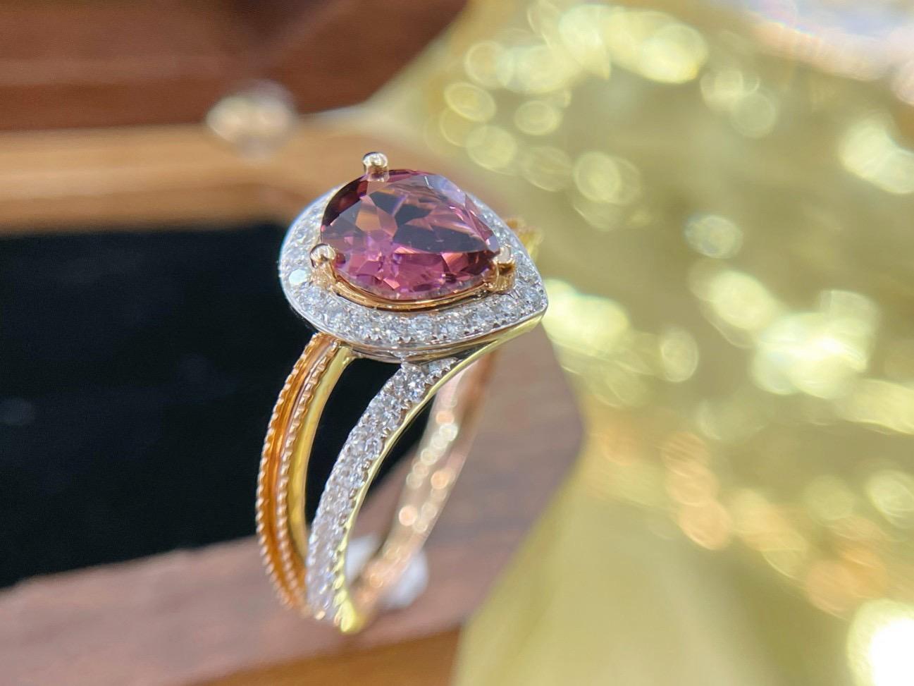 Cocktailring aus 18 Karat Roségold und Weißgold mit Turmalin und Diamant (Moderne) im Angebot