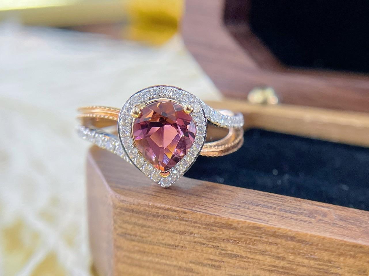 Cocktailring aus 18 Karat Roségold und Weißgold mit Turmalin und Diamant (Tropfenschliff) im Angebot