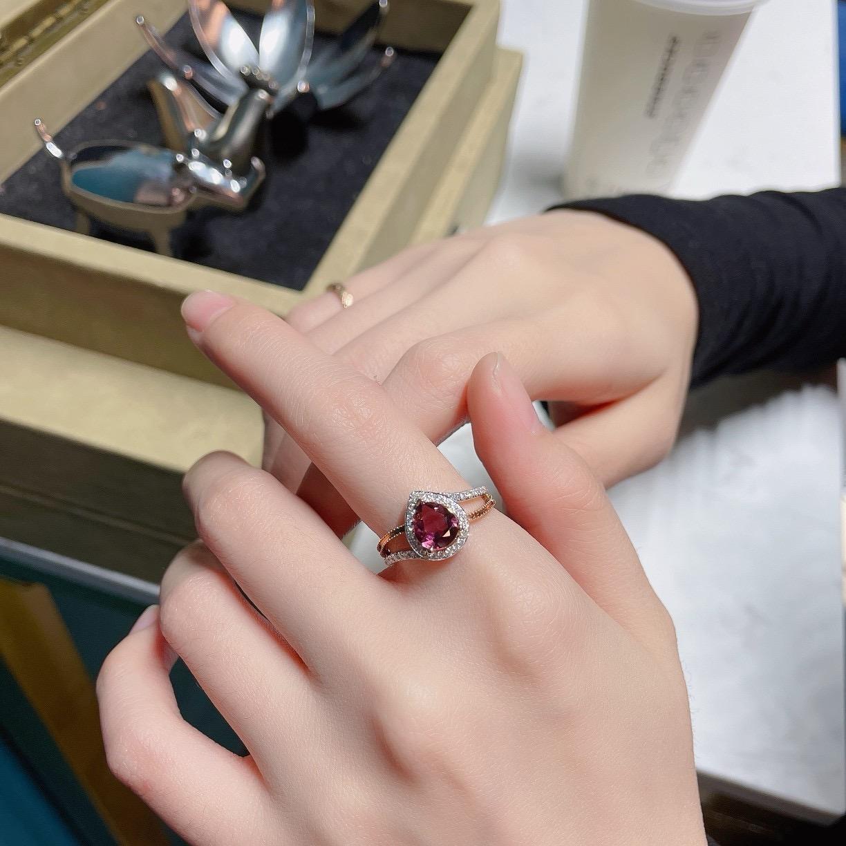 Cocktailring aus 18 Karat Roségold und Weißgold mit Turmalin und Diamant im Zustand „Neu“ im Angebot in Kowloon, HK