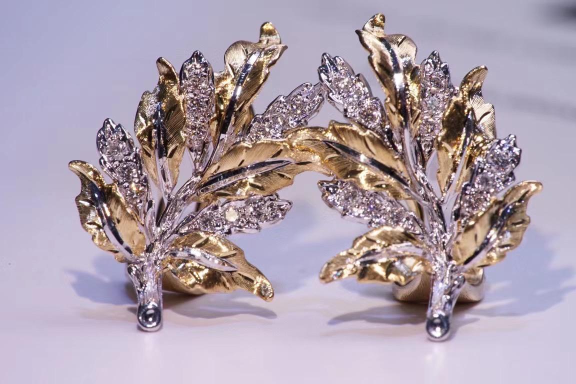 Modern 18K Gold Wire Drawing Leaf-Shaped Clip on Earrings with Diamonds For Sale