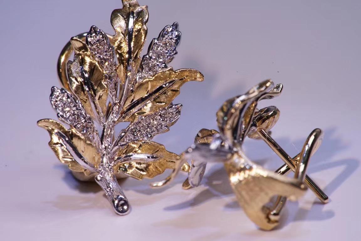 Round Cut 18K Gold Wire Drawing Leaf-Shaped Clip on Earrings with Diamonds For Sale