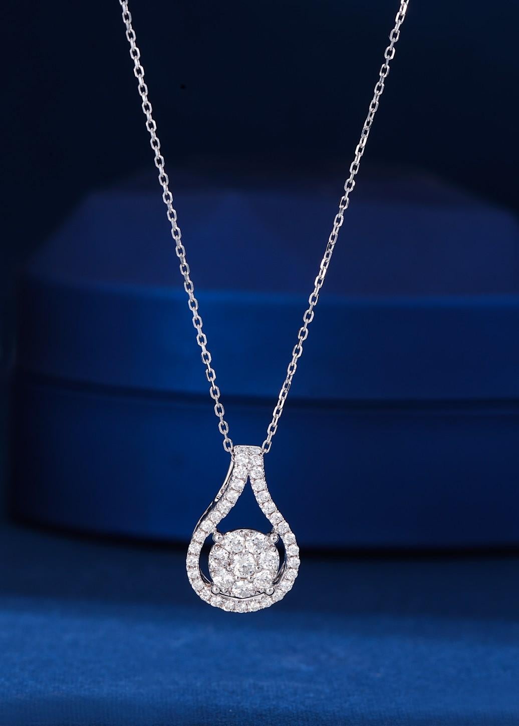 Moderno Collana in oro 18 carati con sette pietre di diamanti naturali in vendita
