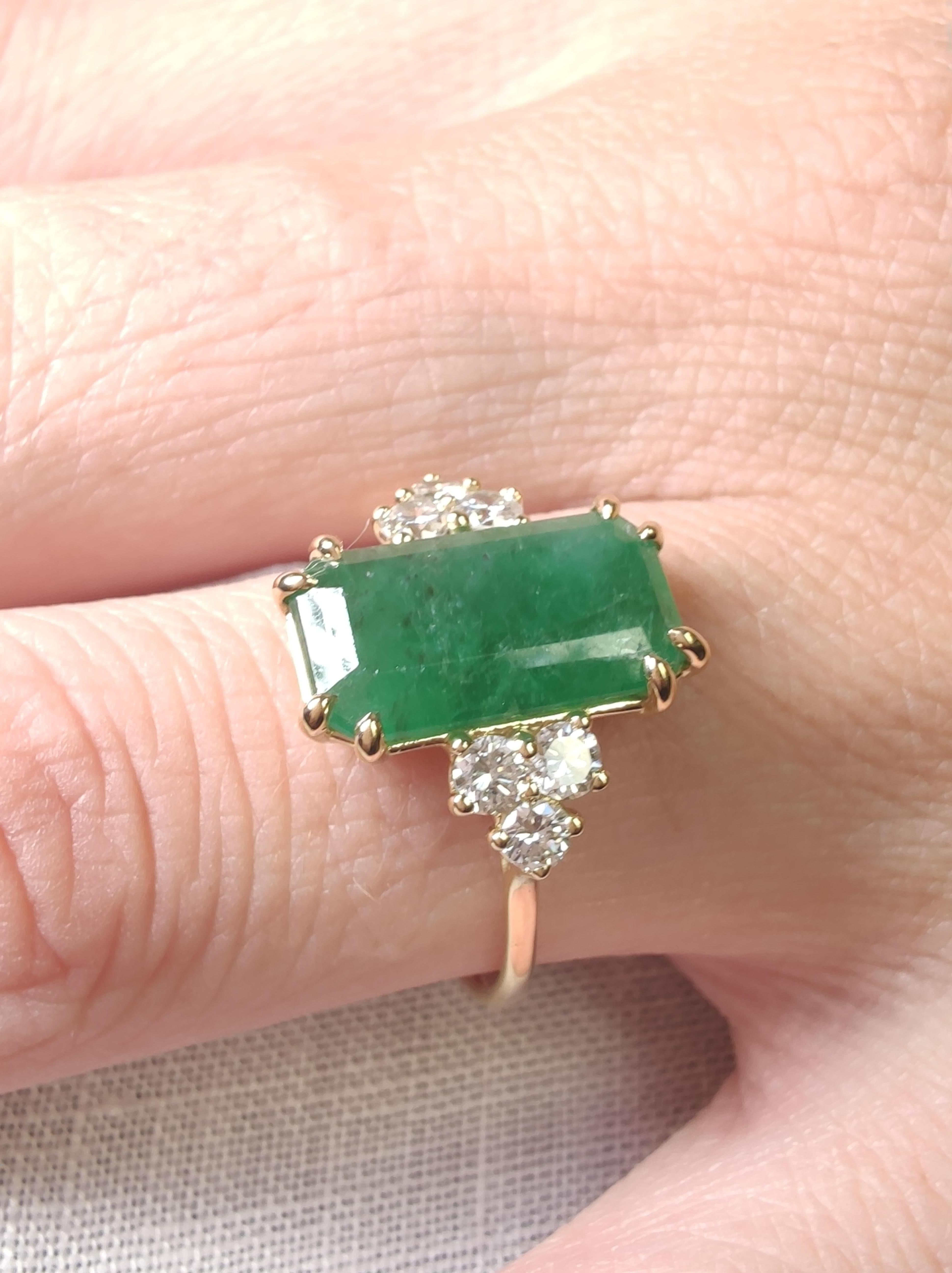 18K Gold  Verlobungsring 2,99 Karat Smaragd 0,44 Karat  Diamant im Zustand „Neu“ in Sant Josep de sa Talaia, IB