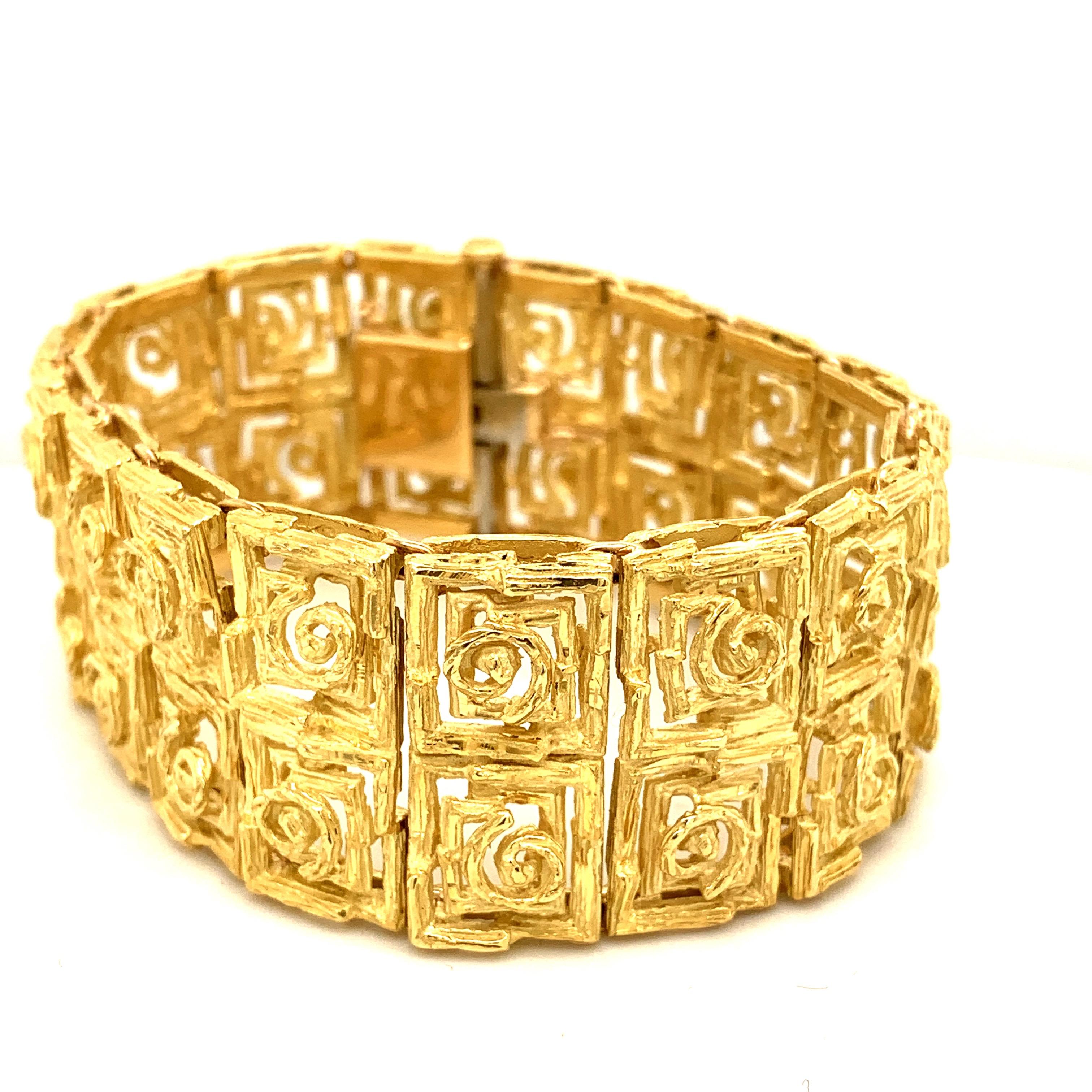 18 Karat Gold Wood Shaving Motif Cuff Bracelet In Excellent Condition For Sale In New York, NY