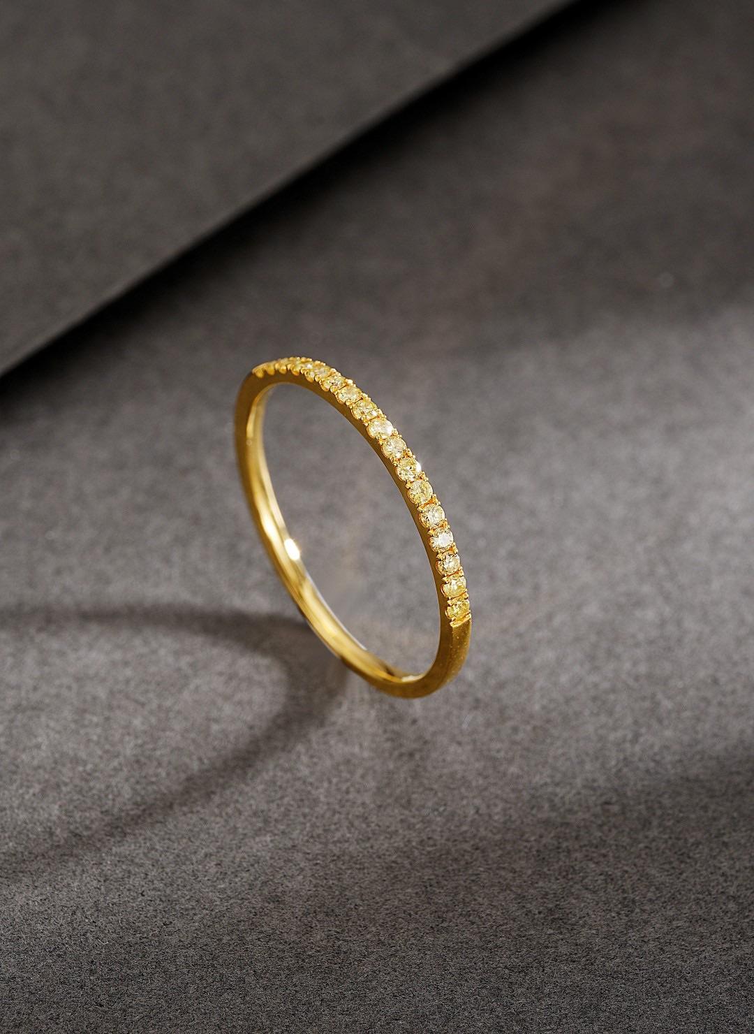 Brilliant Cut 18K Gold Yellow Diamond Band Ring with Natural Diamonds For Sale