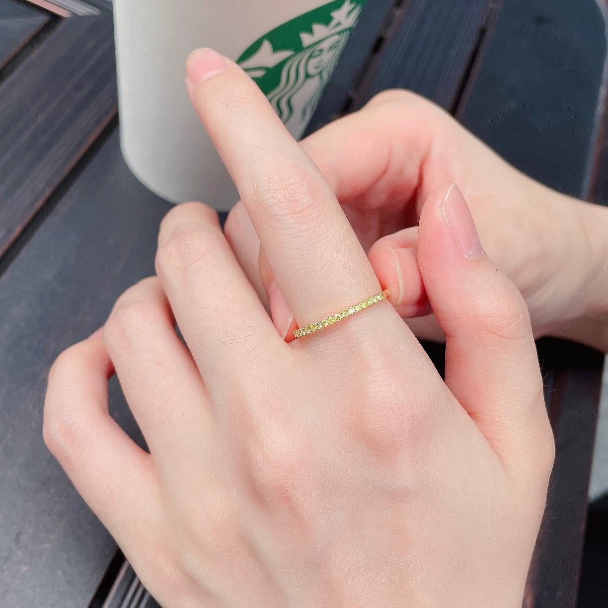 18K Gold Yellow Diamond Band Ring with Natural Diamonds In New Condition For Sale In Hong Kong, HK
