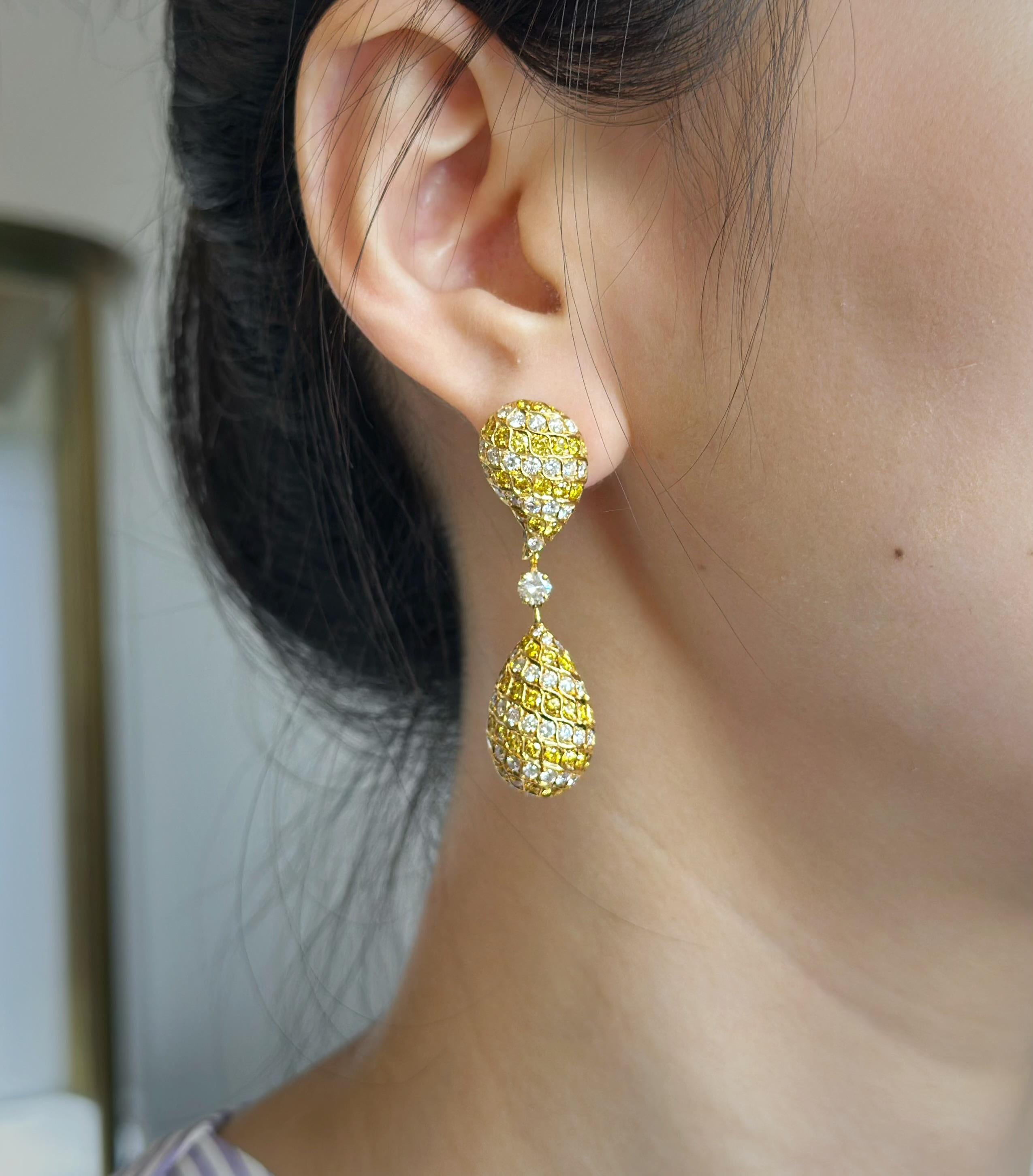 Orecchini con diamante giallo in oro 18 carati, GIA in vendita 5