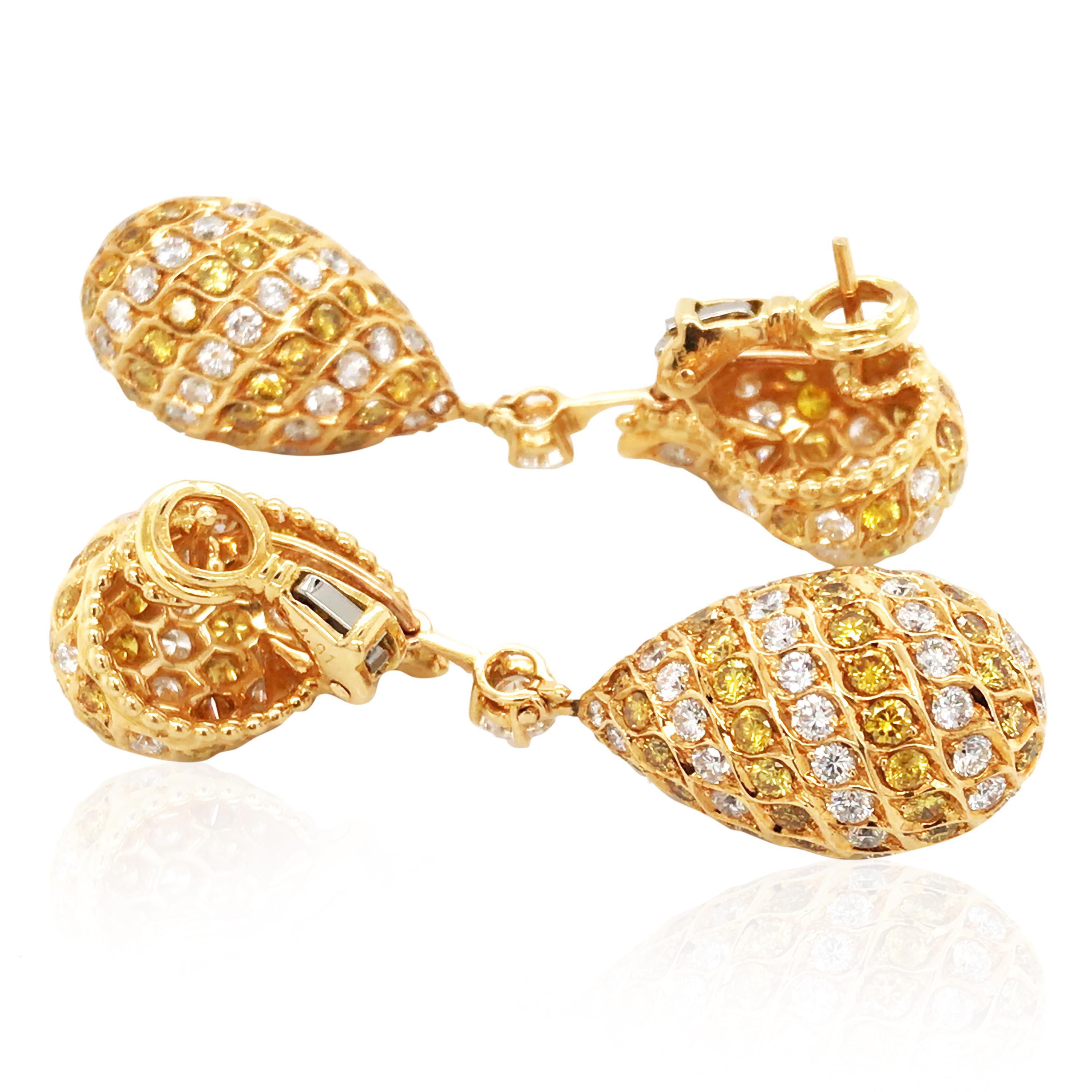 Orecchini con diamante giallo in oro 18 carati, GIA In condizioni buone in vendita a New York, NY