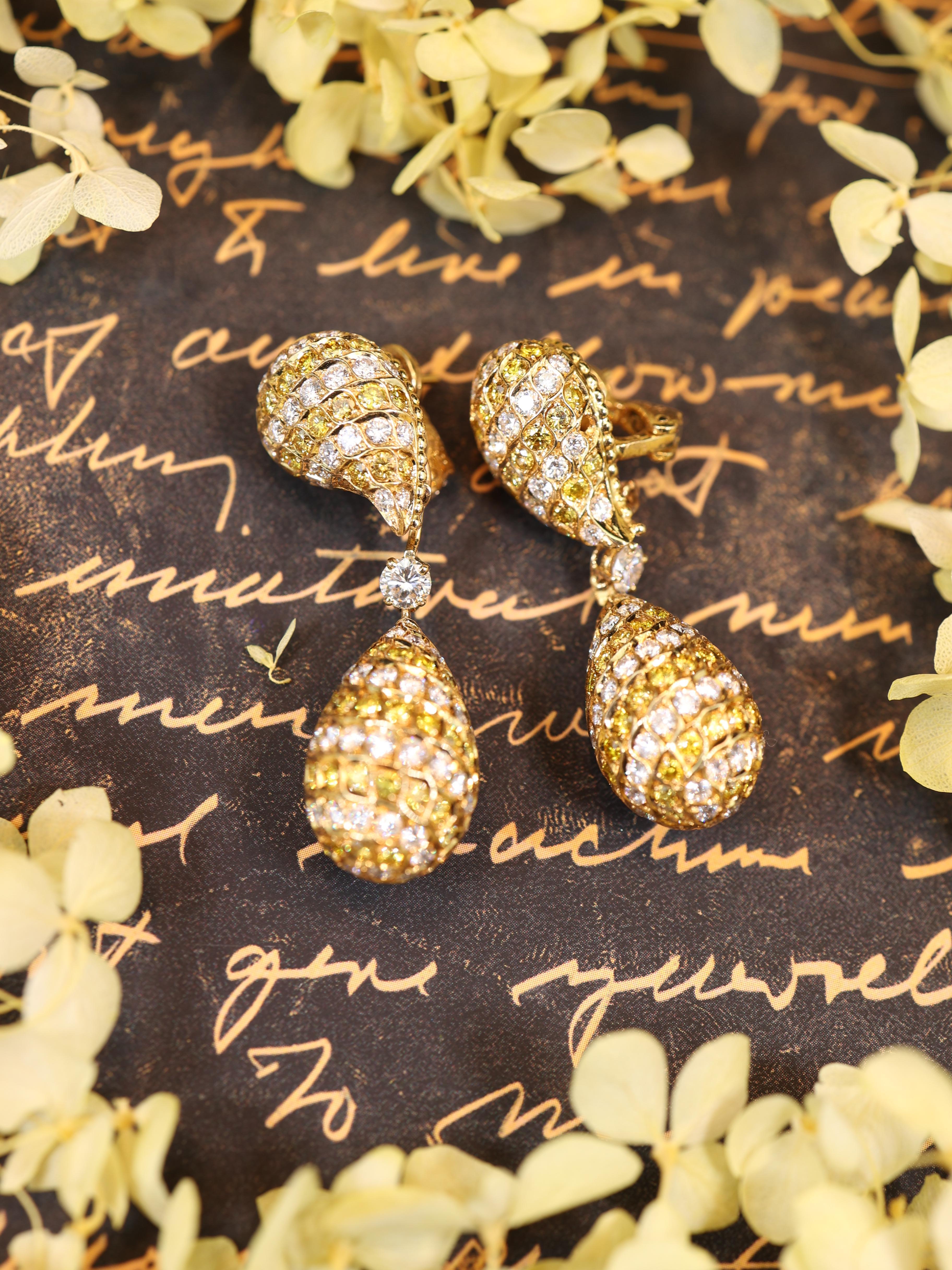 Orecchini con diamante giallo in oro 18 carati, GIA in vendita 2