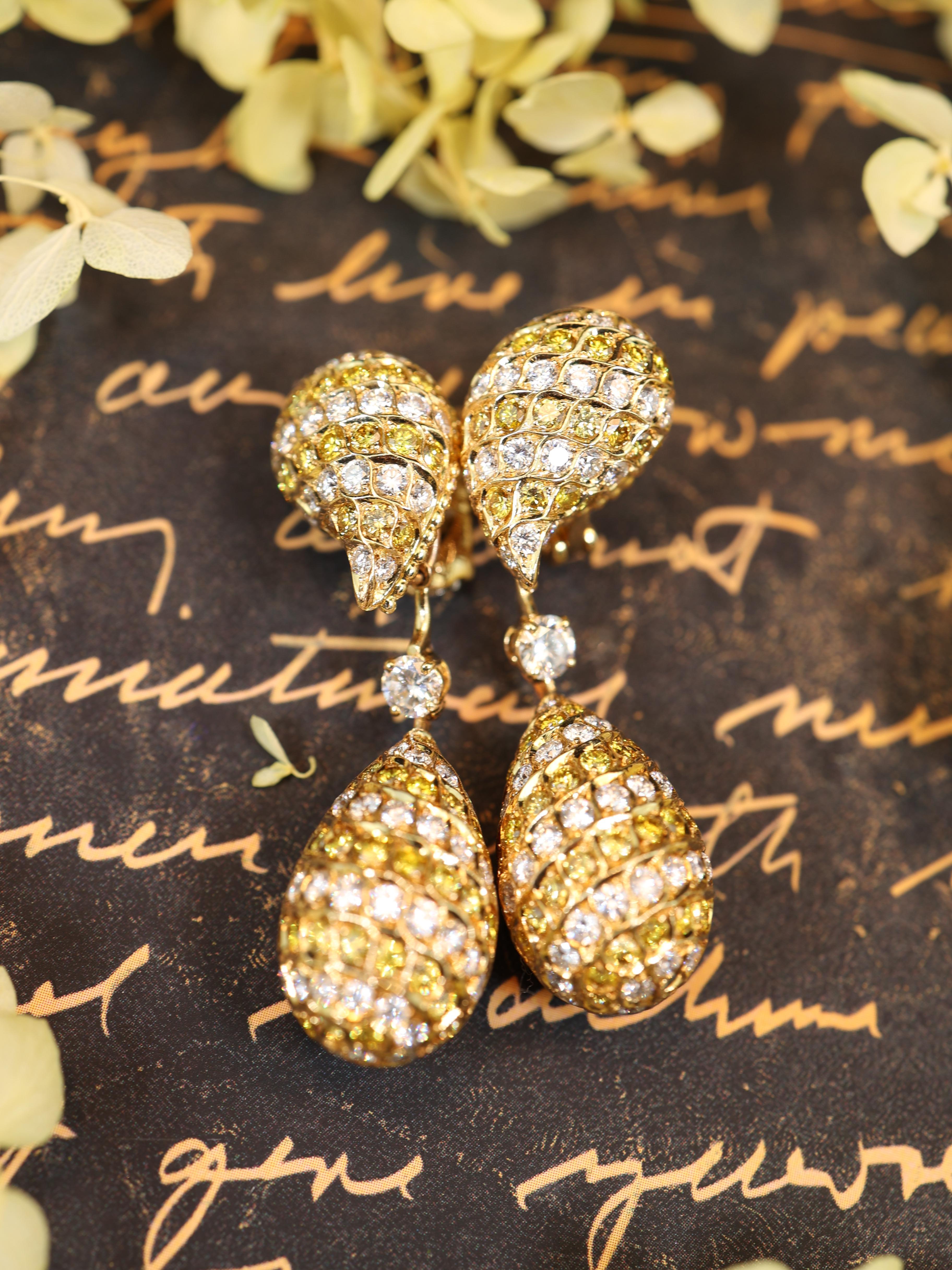 Orecchini con diamante giallo in oro 18 carati, GIA in vendita 3