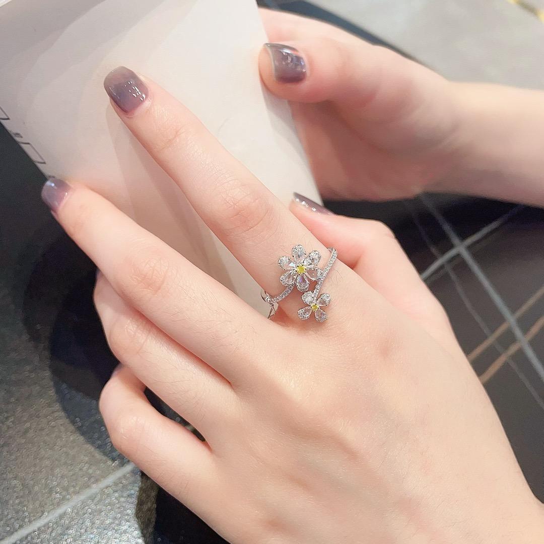 18 Karat Gold Gelber Doppelroter Diamant-Cluster-Ring im Zustand „Neu“ im Angebot in Hong Kong, HK