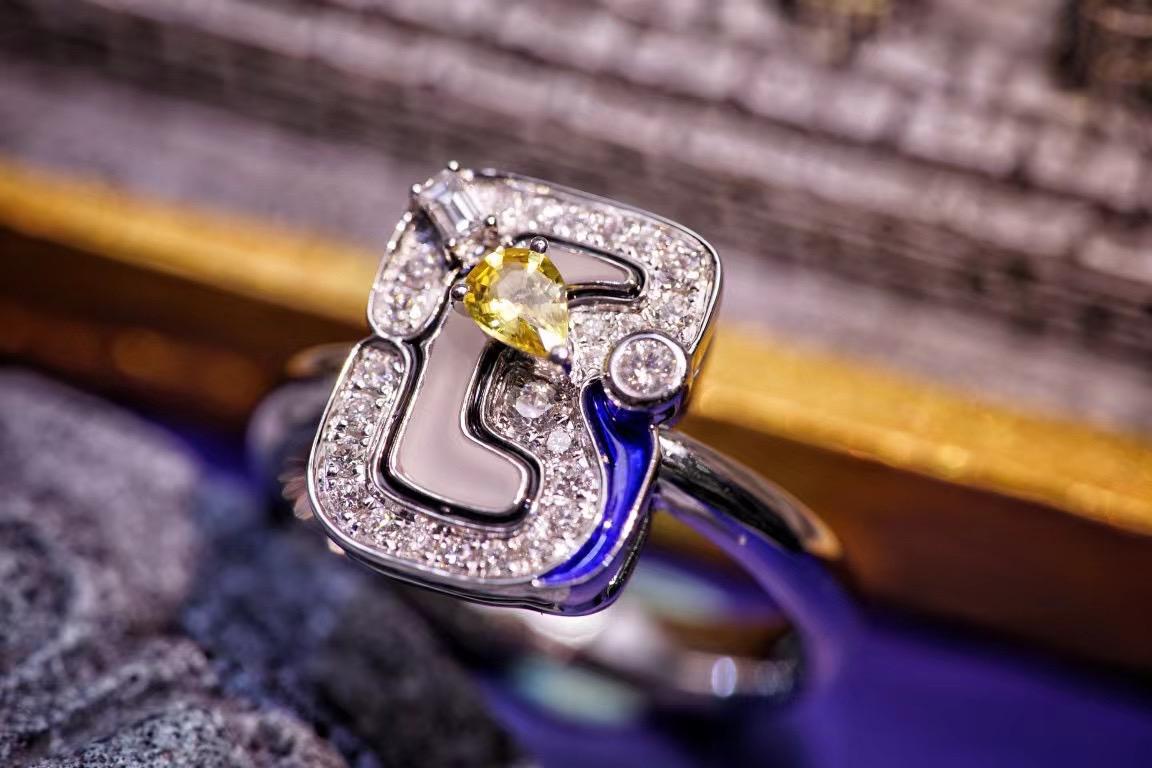 Pear Cut 18K Gold Yellow Sapphire & Diamond Ring For Sale