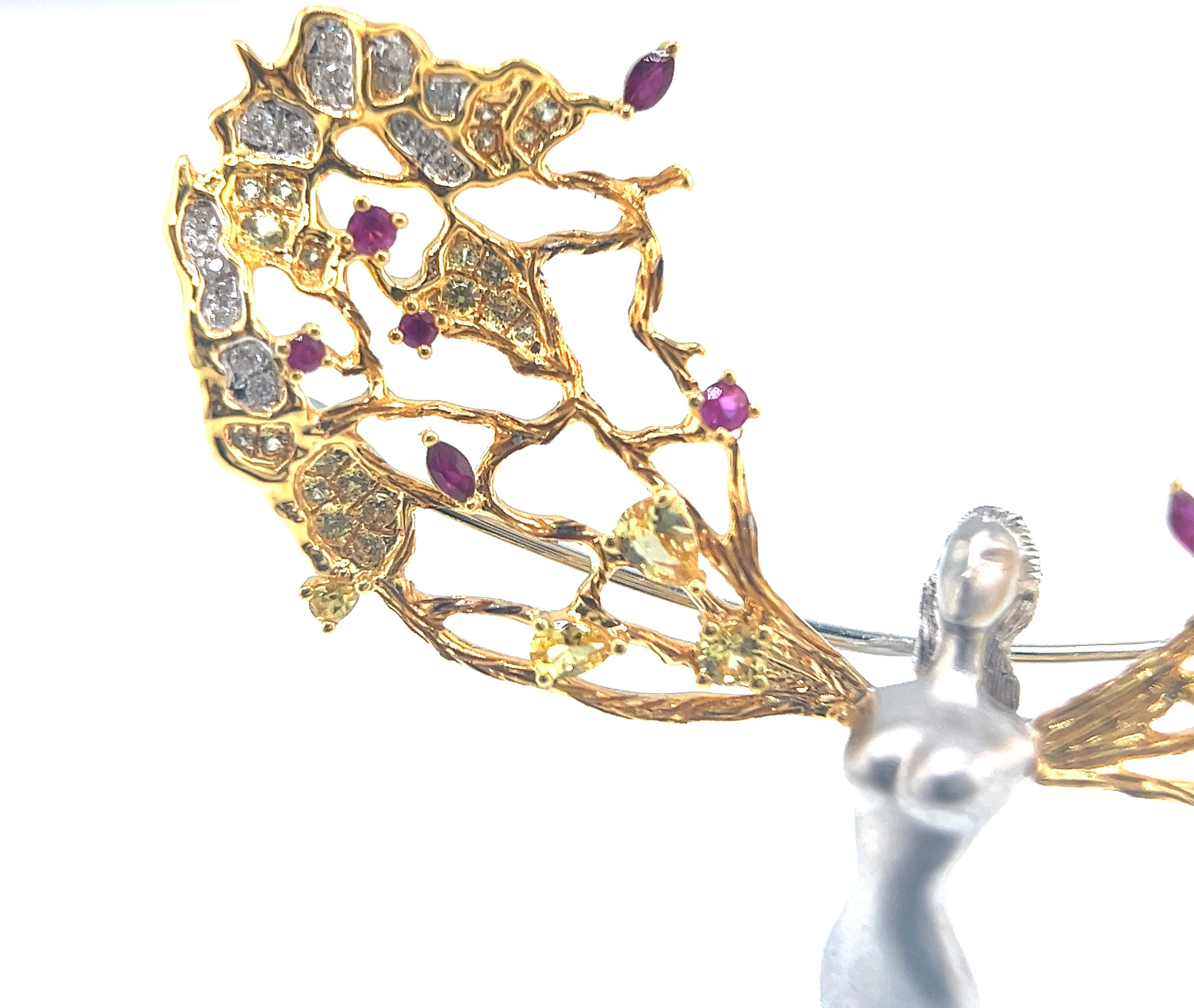 Broche en or jaune 18K avec saphir et rubis et diamants en vente 1