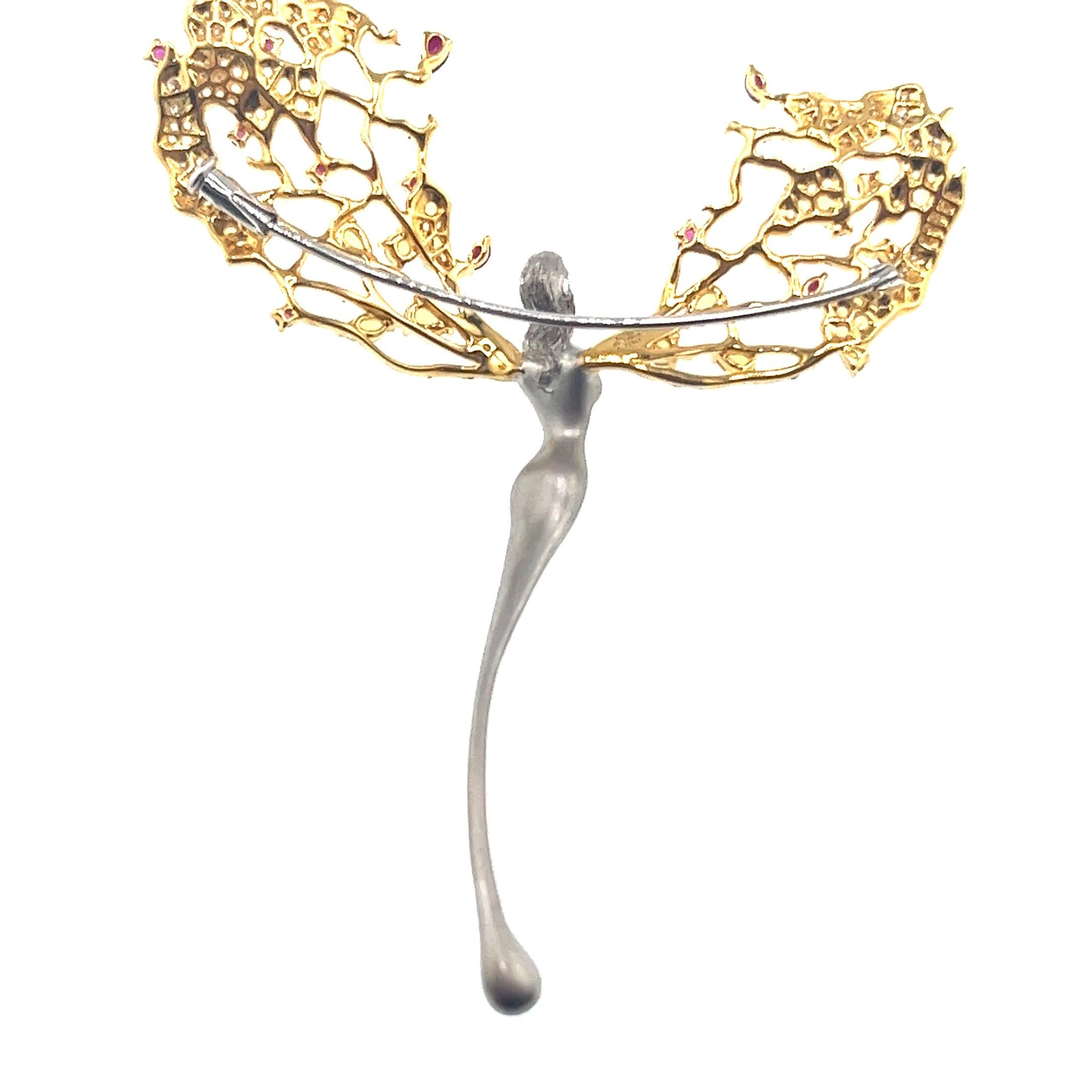 Broche en or jaune 18K avec saphir et rubis et diamants en vente 2