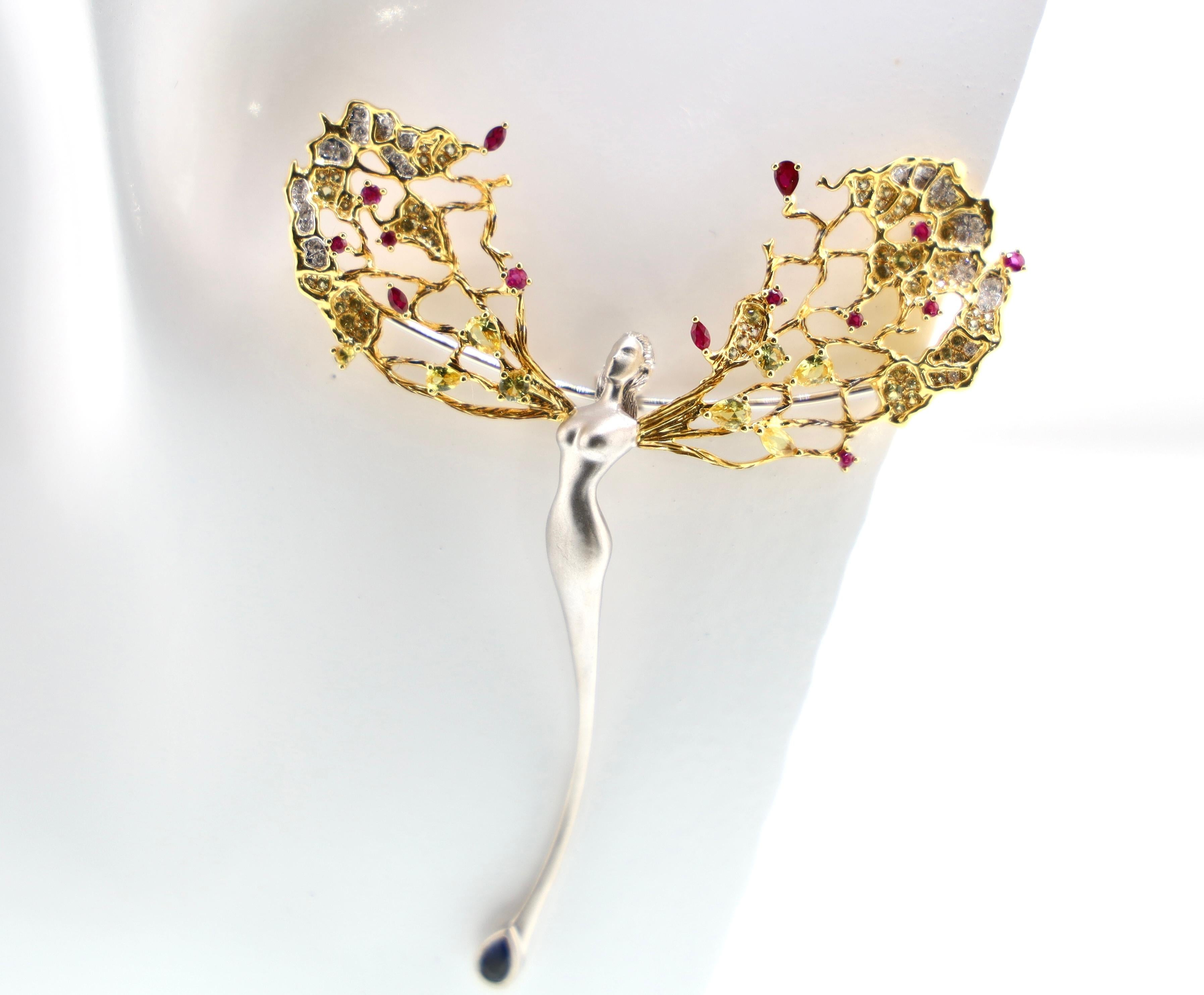 Broche en or jaune 18K avec saphir et rubis et diamants en vente 3