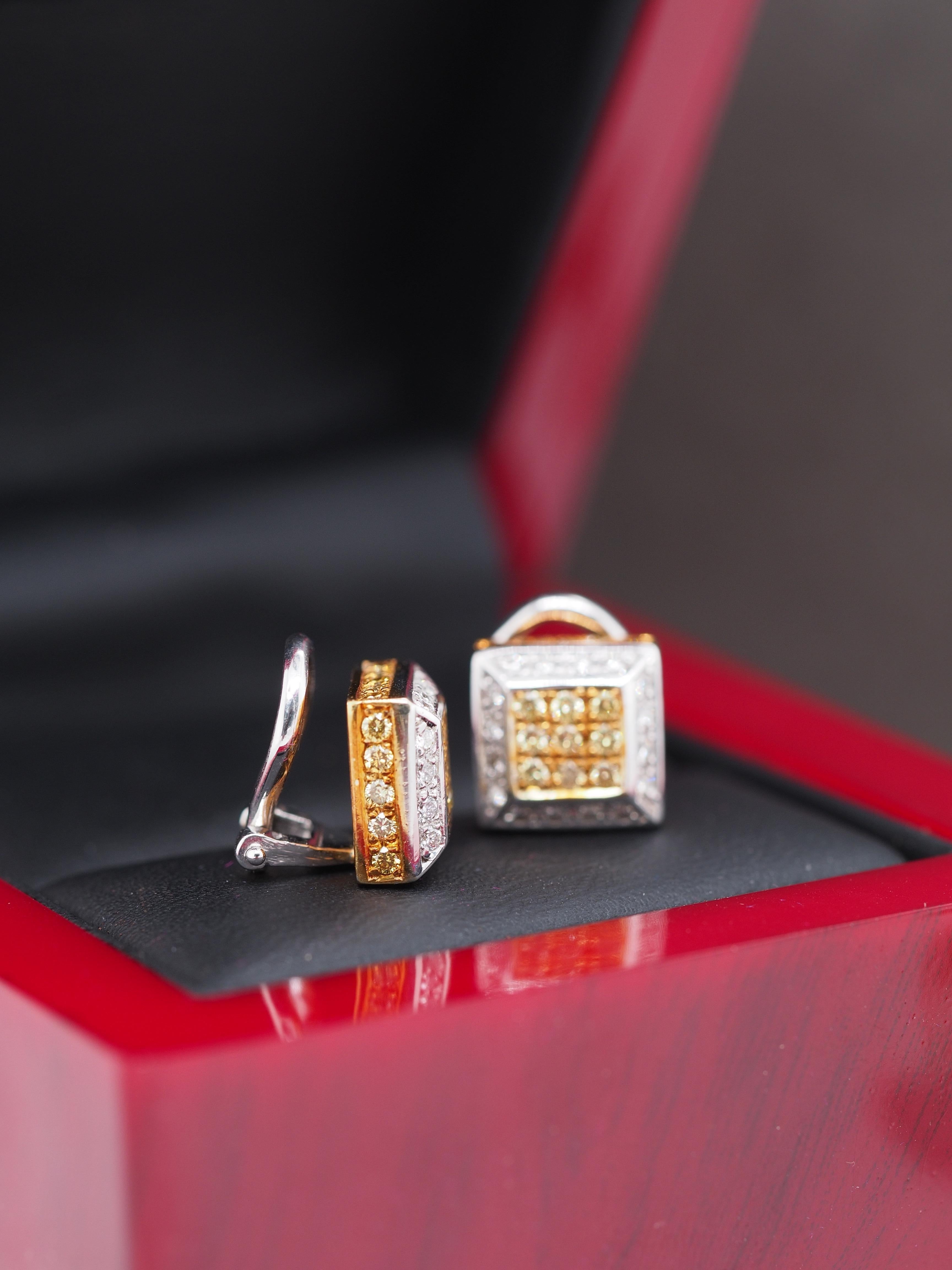 Taille vieille Europe Boucles d'oreilles et collier en or jaune et blanc 18K avec diamants en vente
