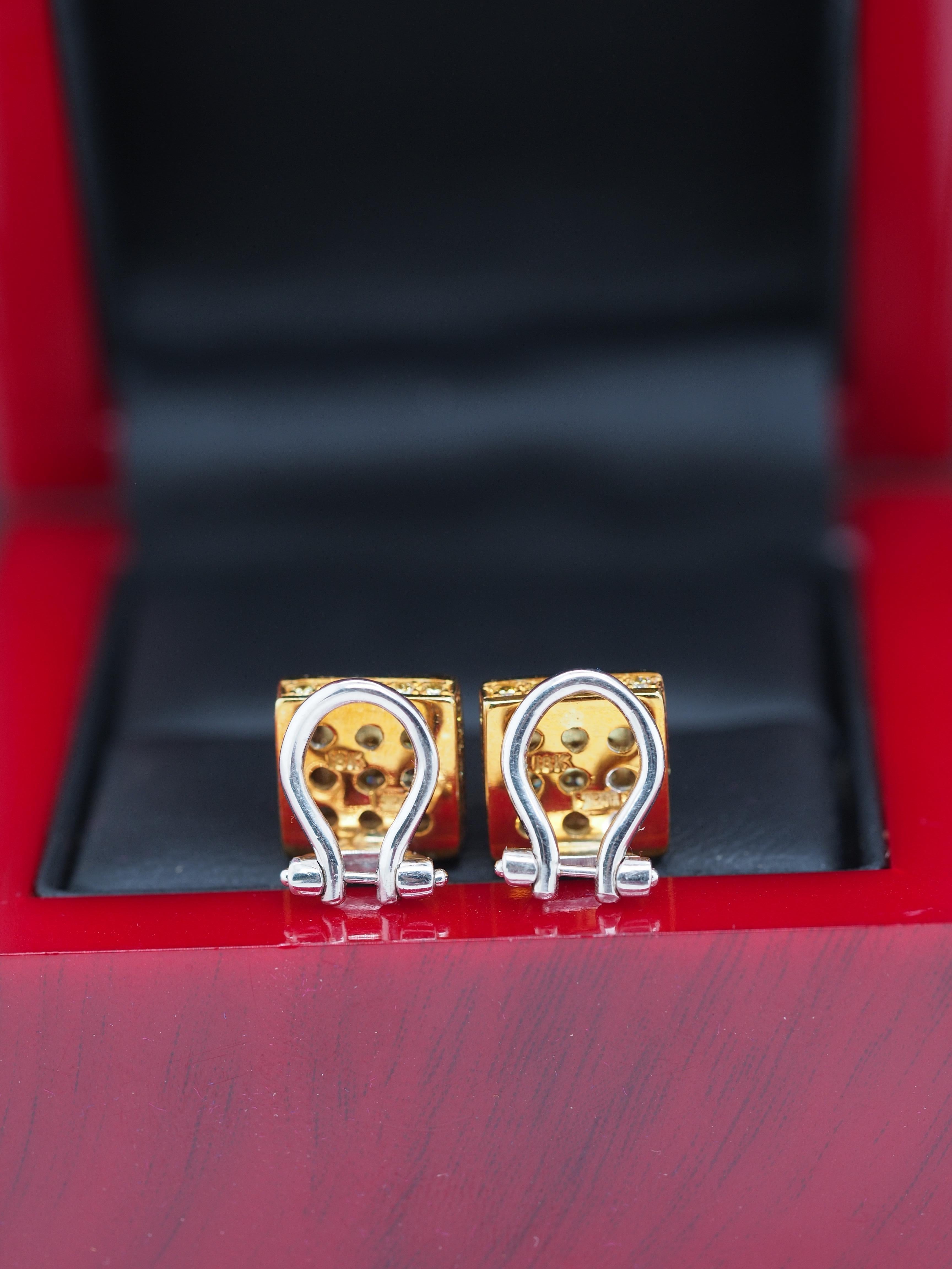 Boucles d'oreilles et collier en or jaune et blanc 18K avec diamants Excellent état - En vente à Atlanta, GA