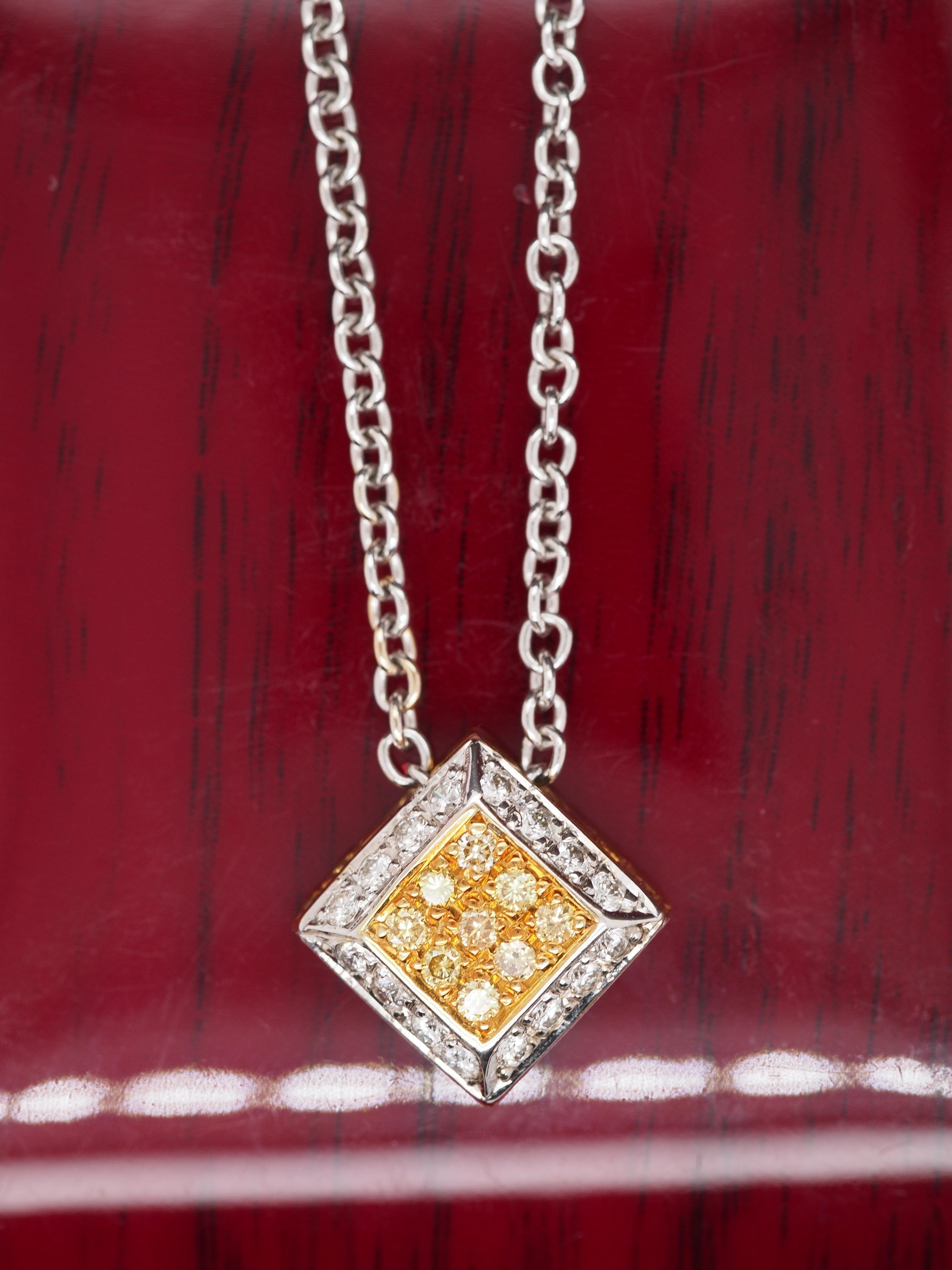 Boucles d'oreilles et collier en or jaune et blanc 18K avec diamants Pour femmes en vente
