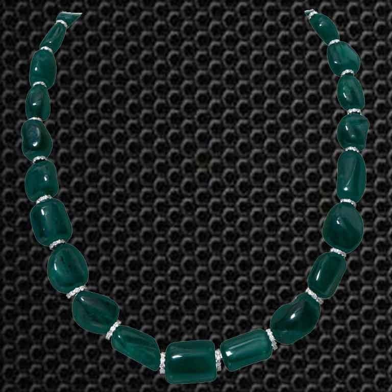 18K Gold Zambian Emerald and Diamonds Necklace In New Condition For Sale In New York, NY