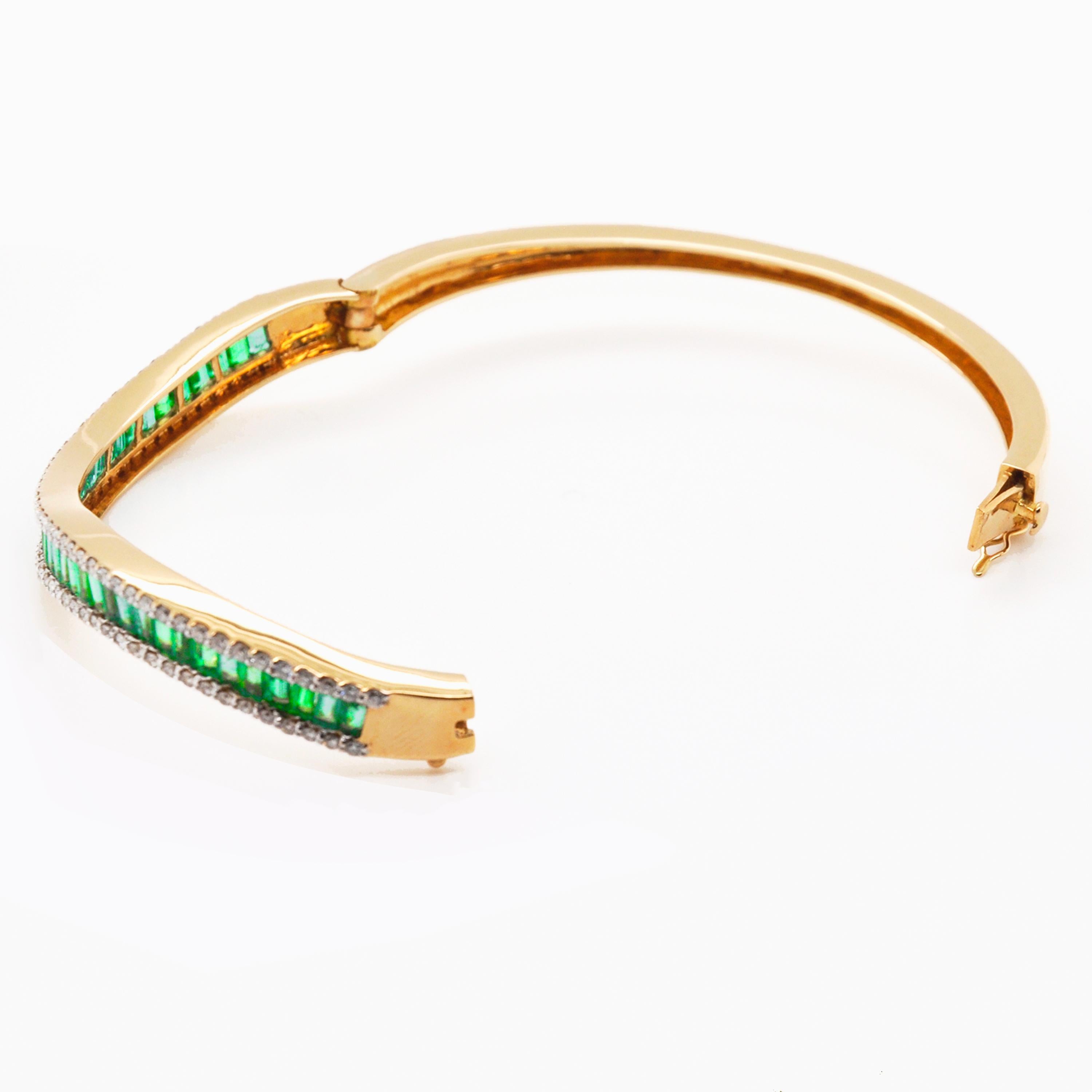 18 Karat Gold Sambisches Smaragd Baguettes Diamant Wave Manschettenarmband 1