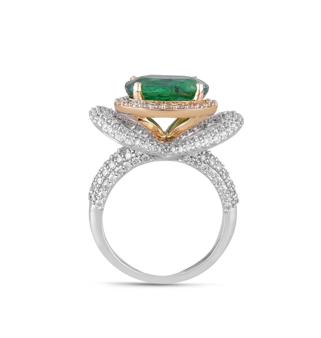 Diamond: 1.71 carats
Emerald: 3.19 carats 
Gold: 11.670 grams 18k 
Ring size: 6.25 US
Note: The centre piece can also be replaced with ruby 

The perfect medley of white, green and gold. Our limited edition emerald ring is perfect to make a style