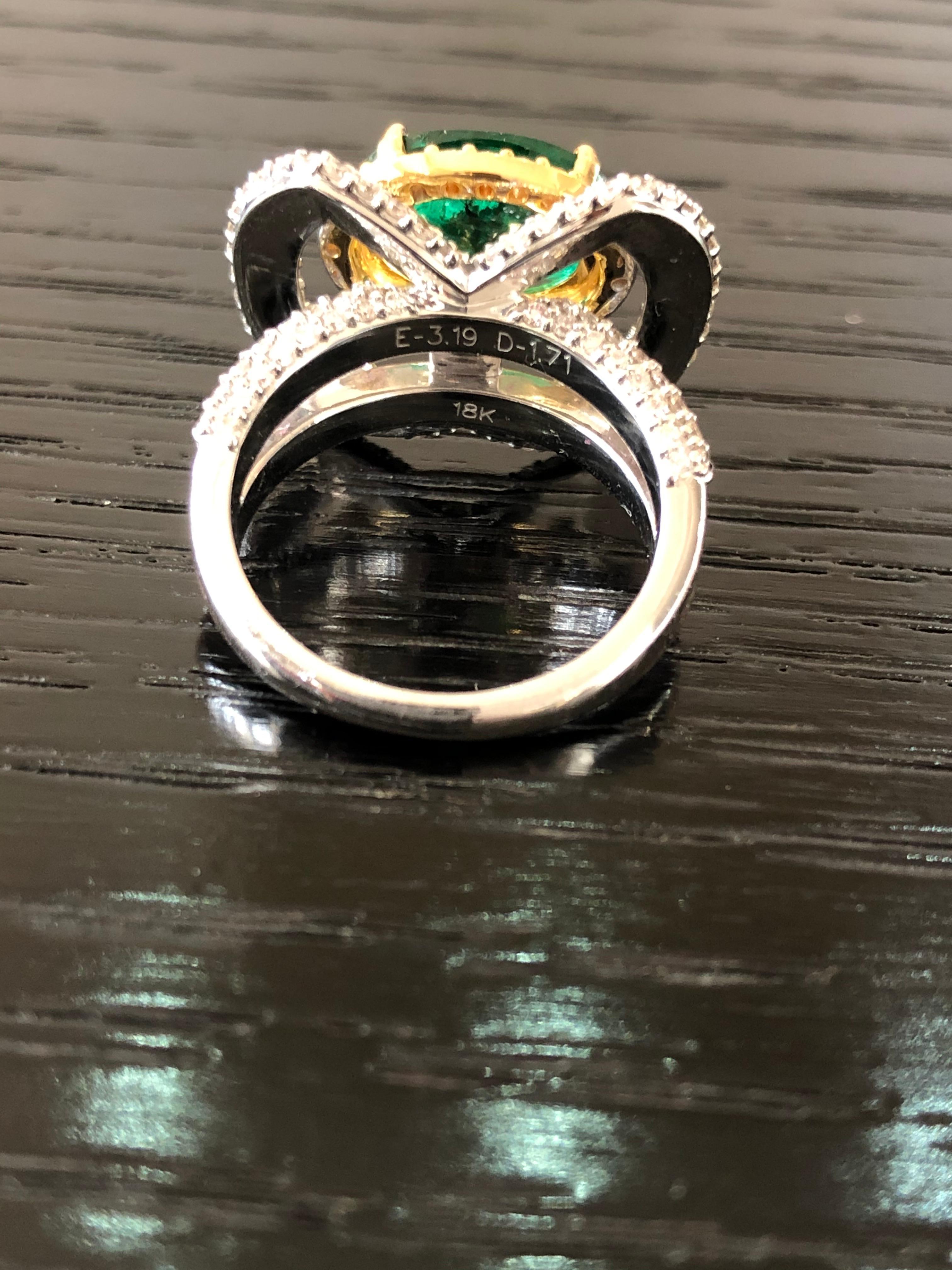18 Karat Gold Zambian Emerald White Diamond Cocktail Ring In New Condition In New Delhi, Delhi