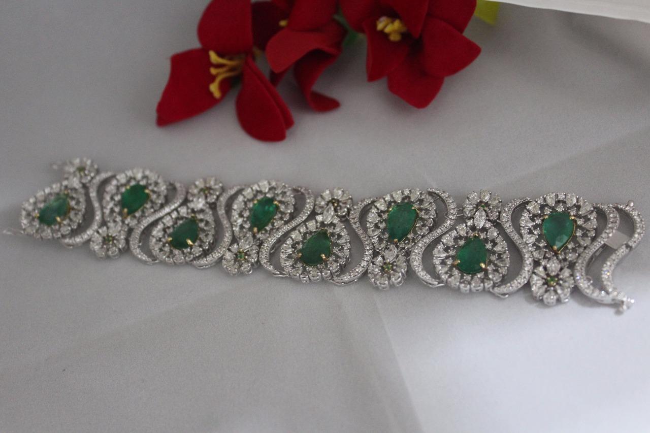 Diamonds: 18.77 carats
Emeralds: 20.43 carats
18kt Gold: 61.912 grams
Ref No: DBR-CC@
Note: This piece is available only on order and can be made in Ruby as well 
The wide Strap composed of pear shapes of Emerald and numerous shapes of diamonds.