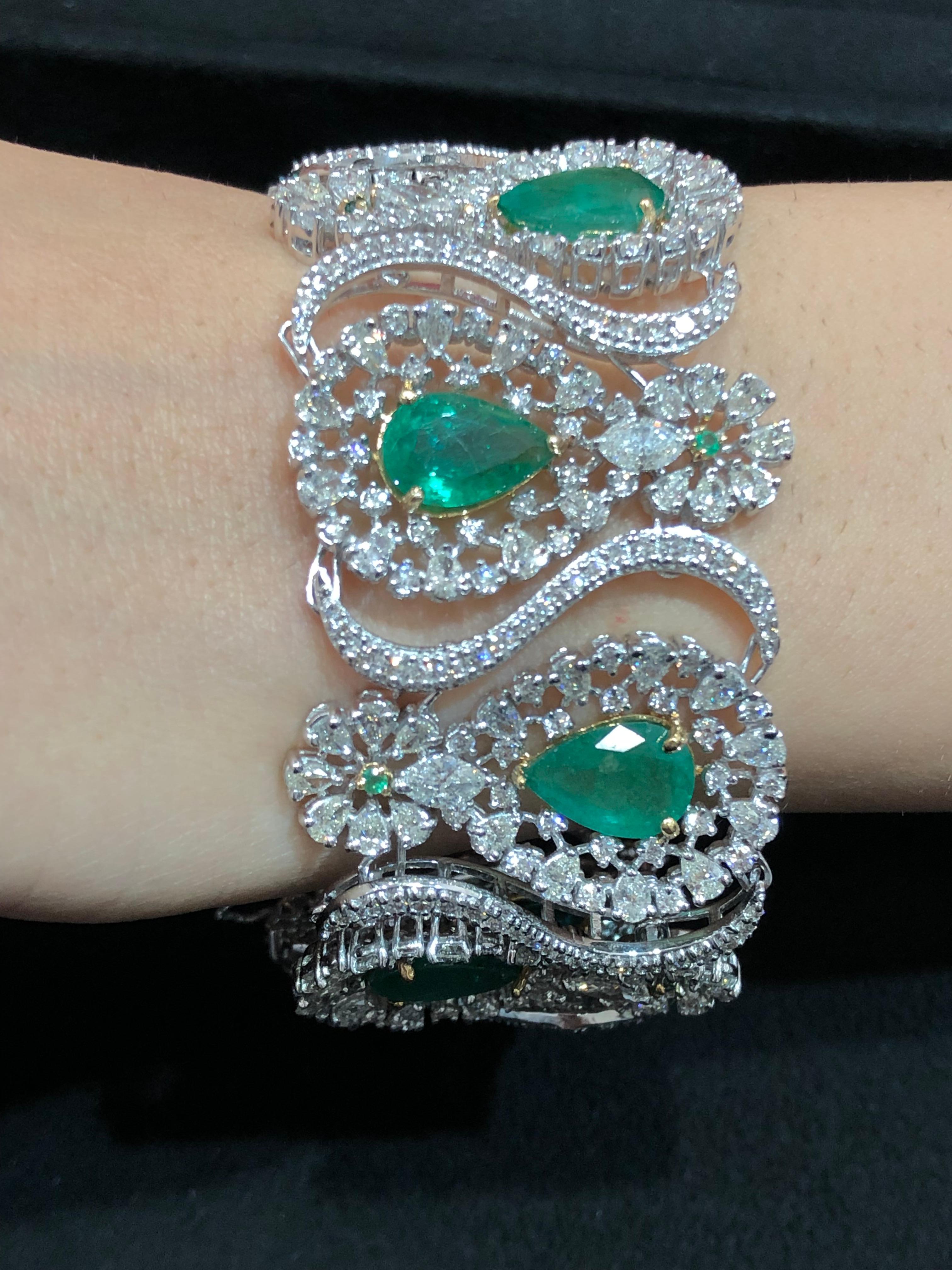 Pear Cut 18k Gold Zambian Emerald Diamond Bracelet