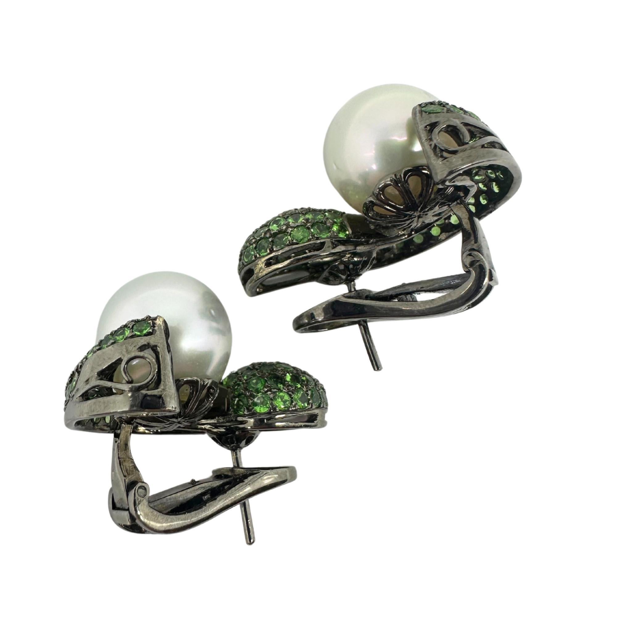 Orecchini con perle e granato verde 18k in vendita 2