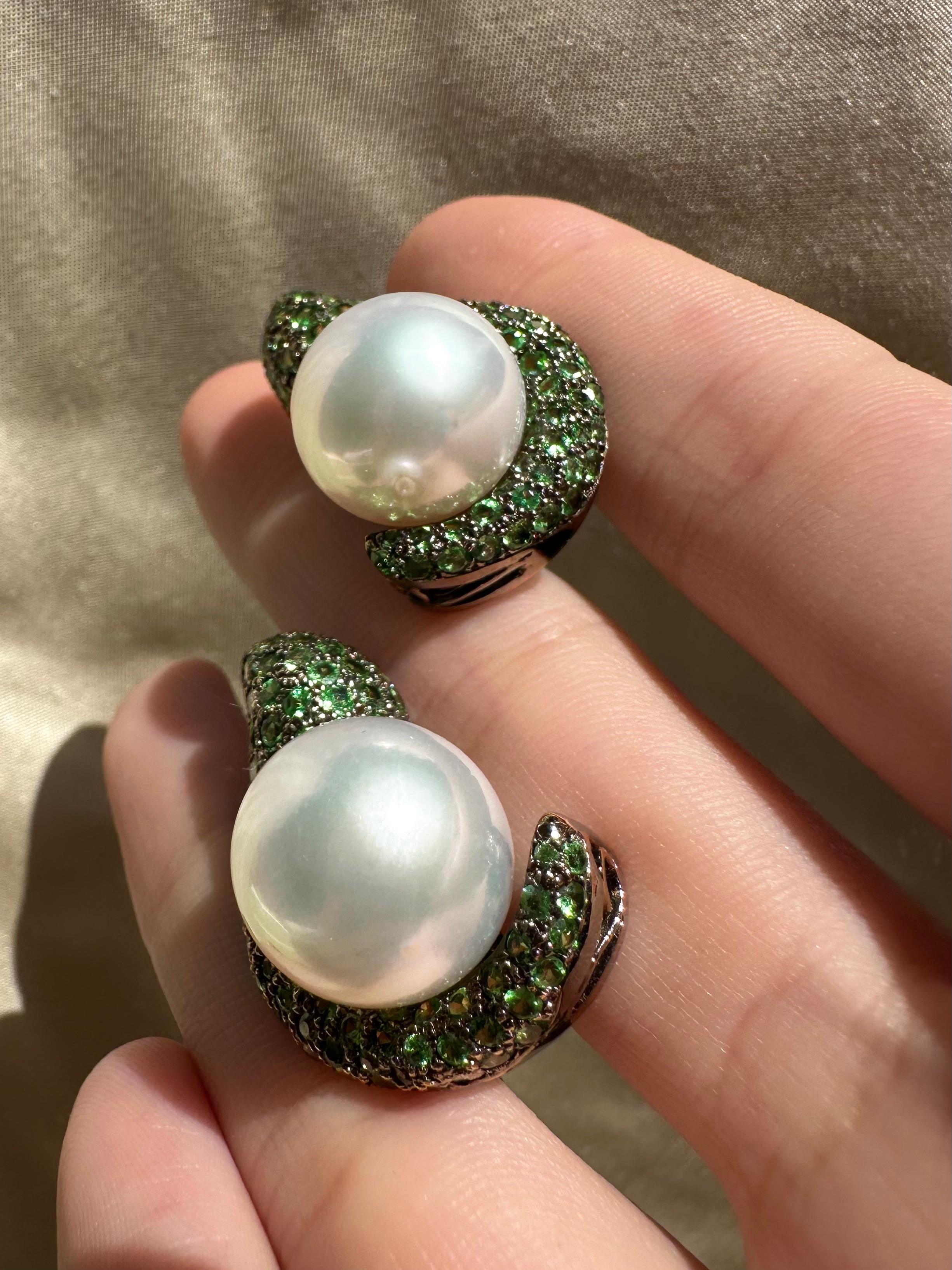 Orecchini con perle e granato verde 18k in vendita 4