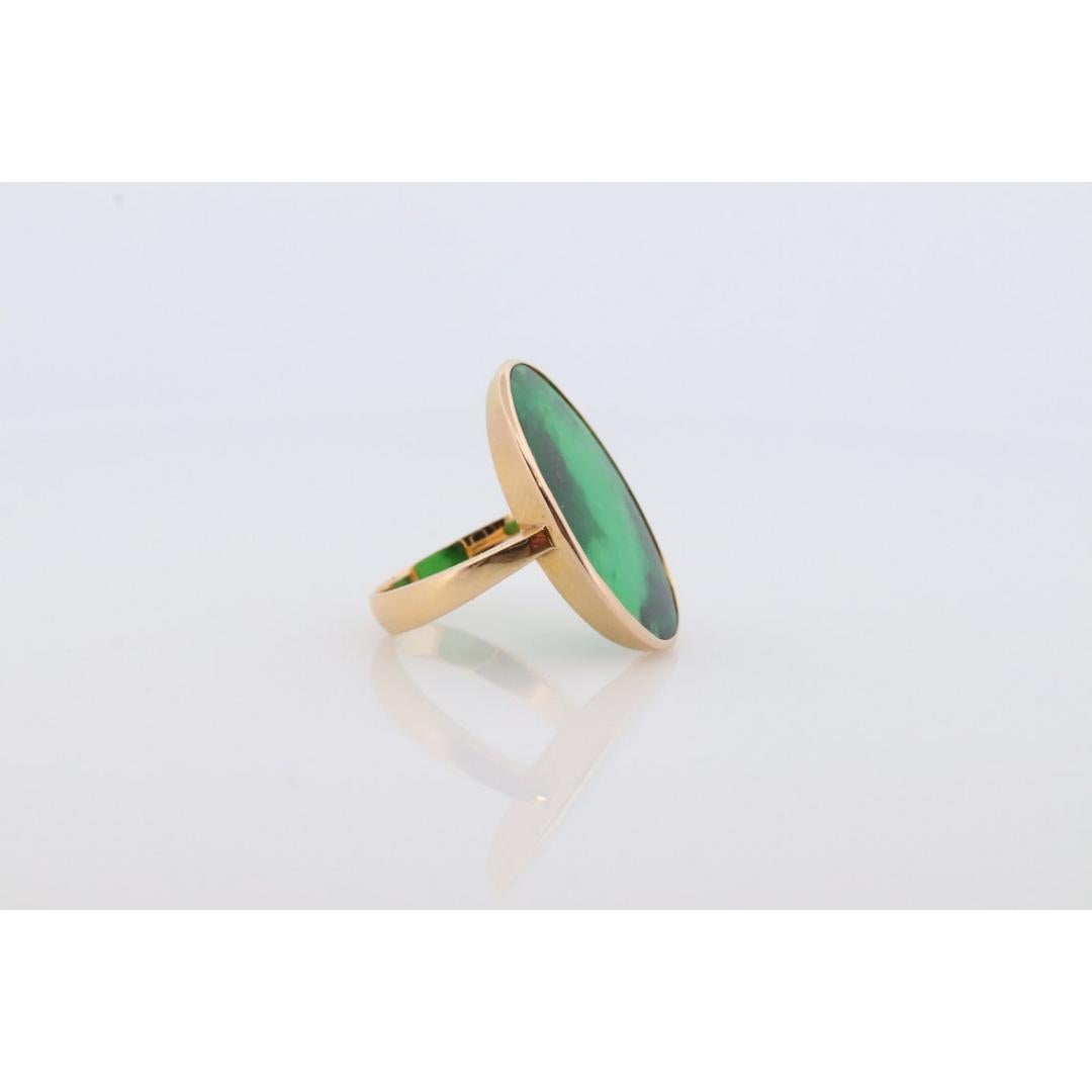 Vintage from the 1990s
Size: 8 US
Materials: Stone
Gemstone: Jade
Gem color: Green

Style: Minimalist

Magnificent find.

Thinly cut Natural Jade set into a bezel.

18k Yellow gold shank with 14k Yellow gold setting.


5.2grams total weight
17mm by