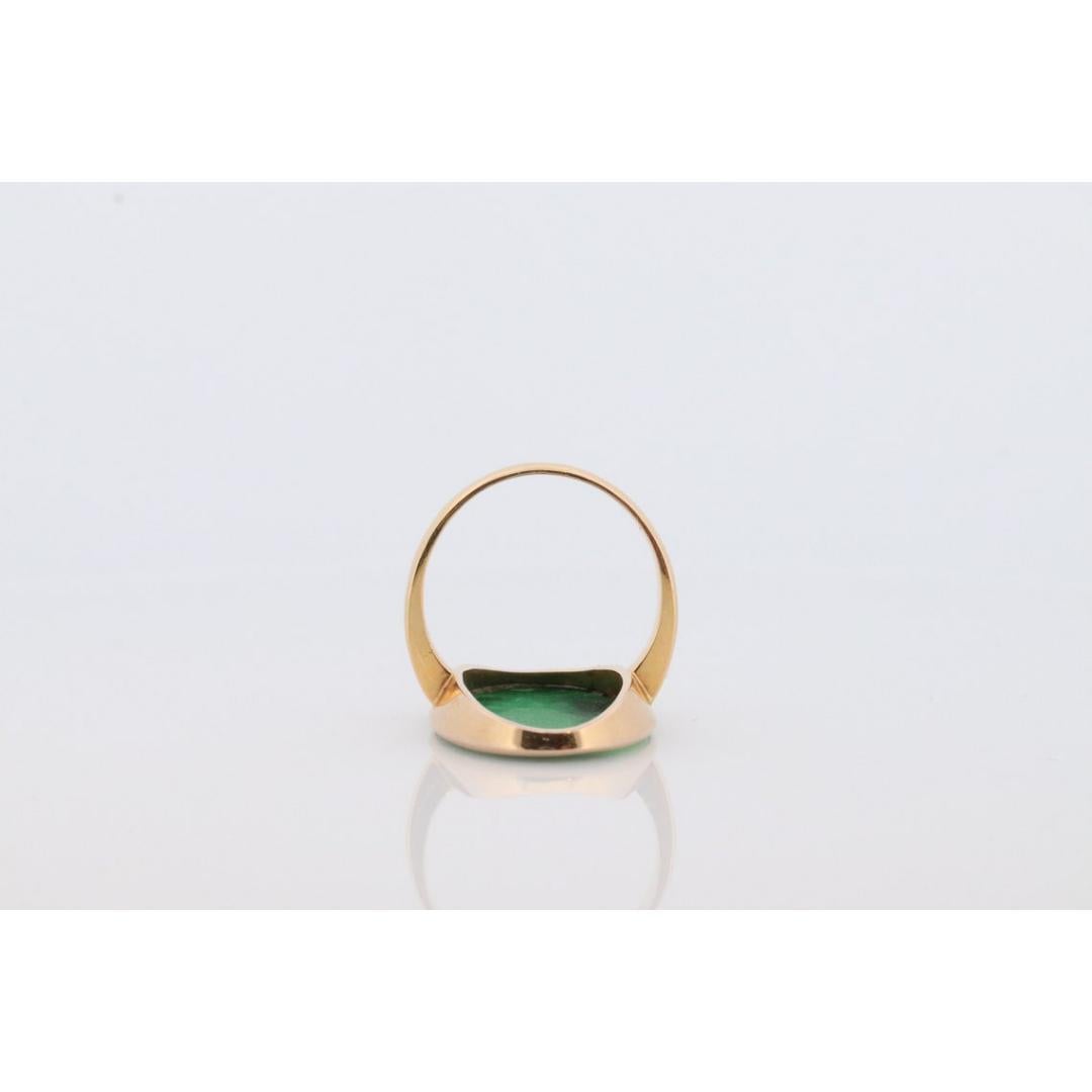 18k Green Jade Thin ring. Jade Bezel set ring. Very rare Jade Flat Signet ring. In Good Condition For Sale In Port Charlotte, FL