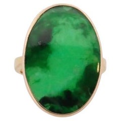 18k Grüner dünner Jade-Ring. Ring aus Jade mit Lünette. Sehr seltener flacher Siegelring aus Jade.