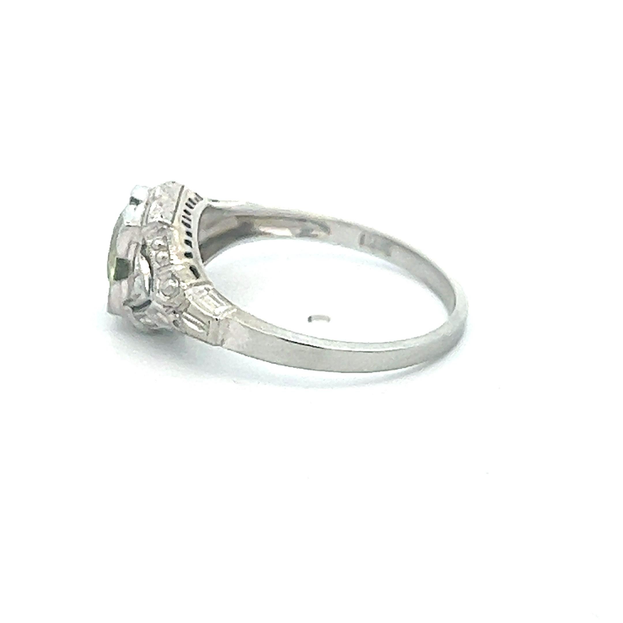 Women's 18k Green Sapphire Ring For Sale