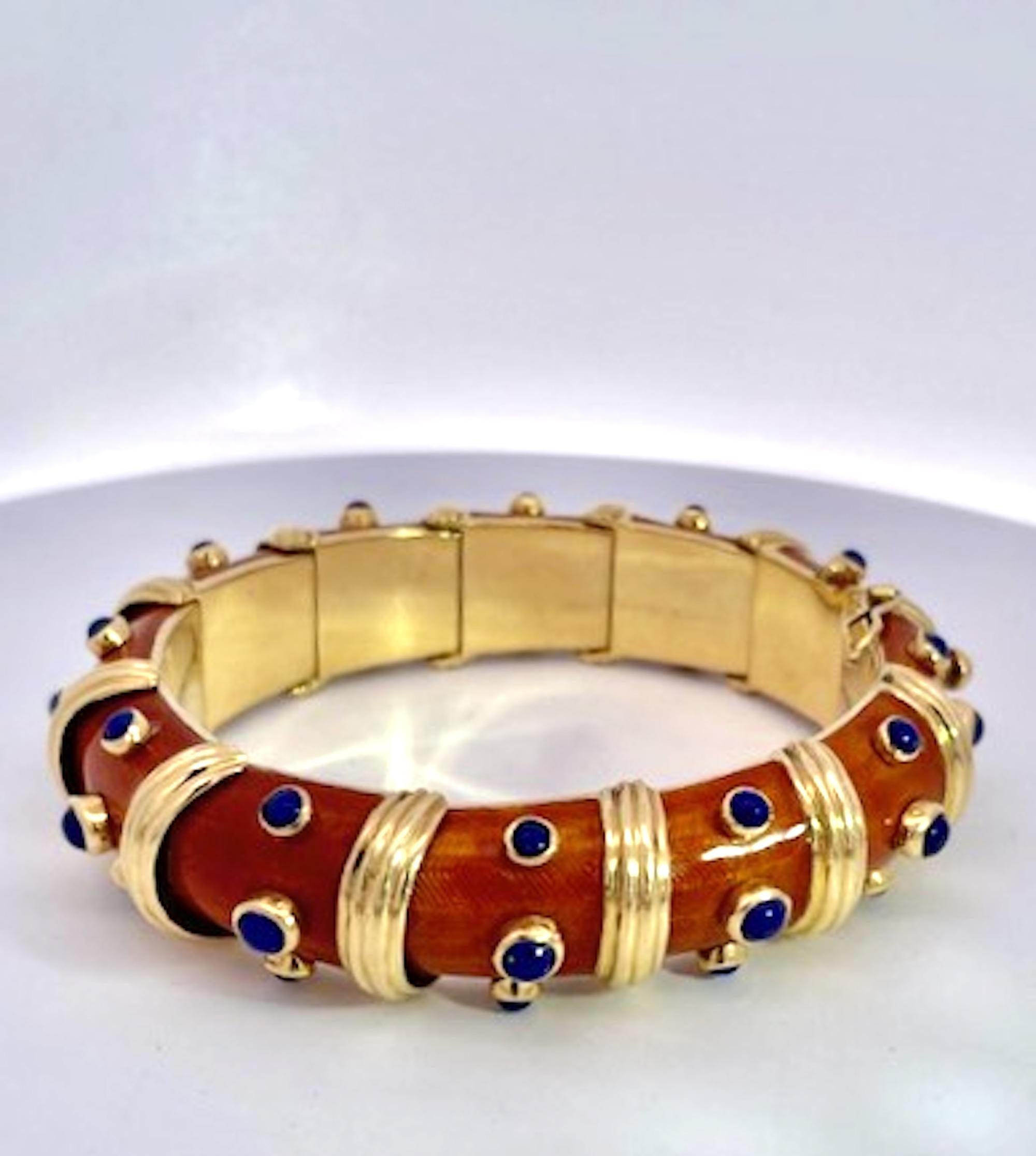 Donna Bracciale con smalto guilloché 18 carati e inserti in lapislazzuli in vendita
