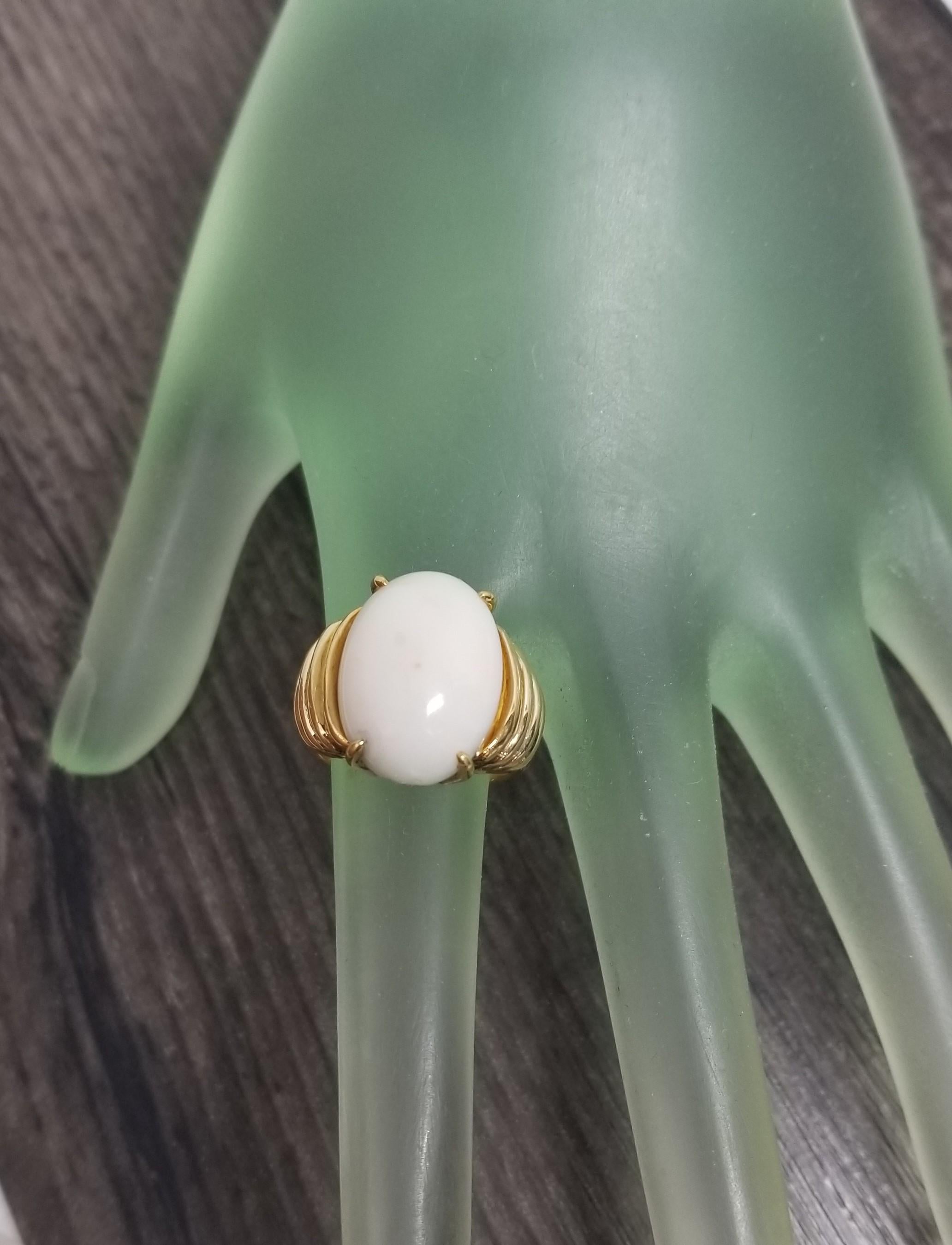 18k Gump's Yellow Gold and White Coral Ring In Excellent Condition For Sale In Los Angeles, CA