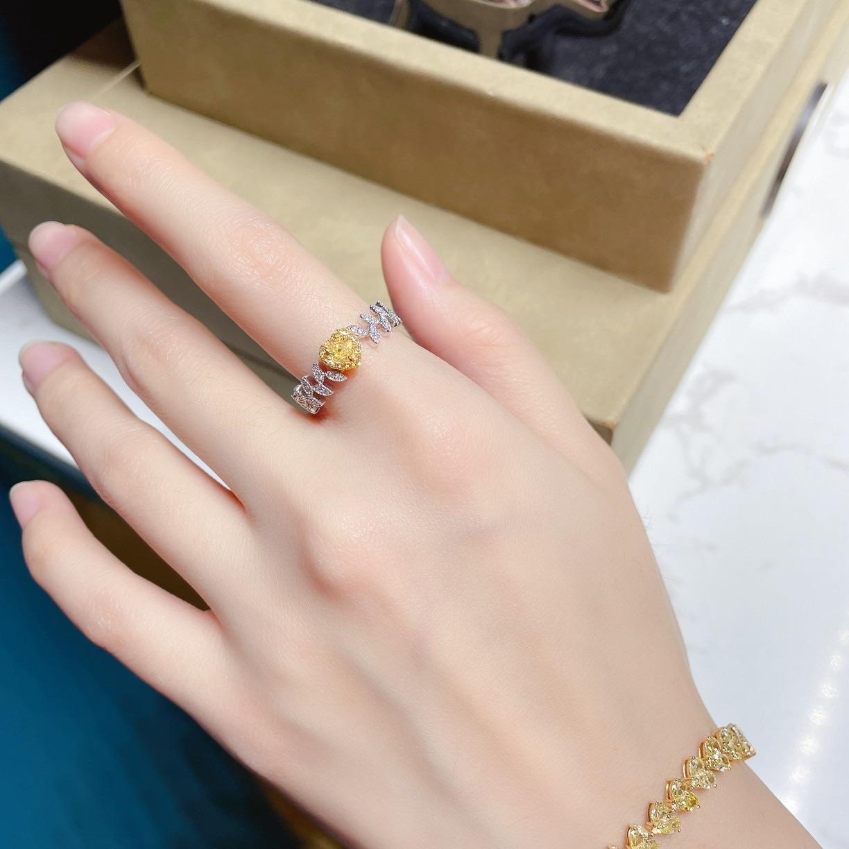 Pear Cut 18K Heart Leaf Ring with Yellow Natural Diamonds For Sale
